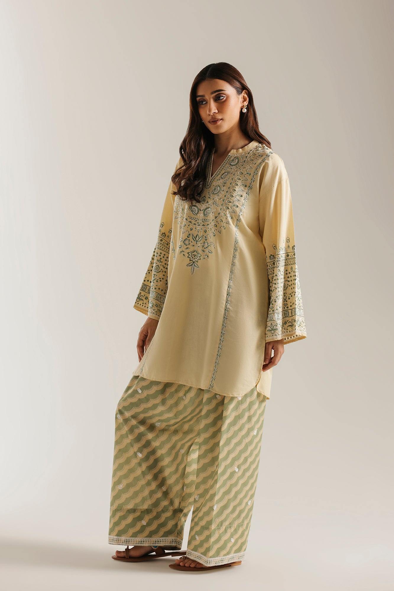 EMBROIDERED SUIT (E7784/102/115)