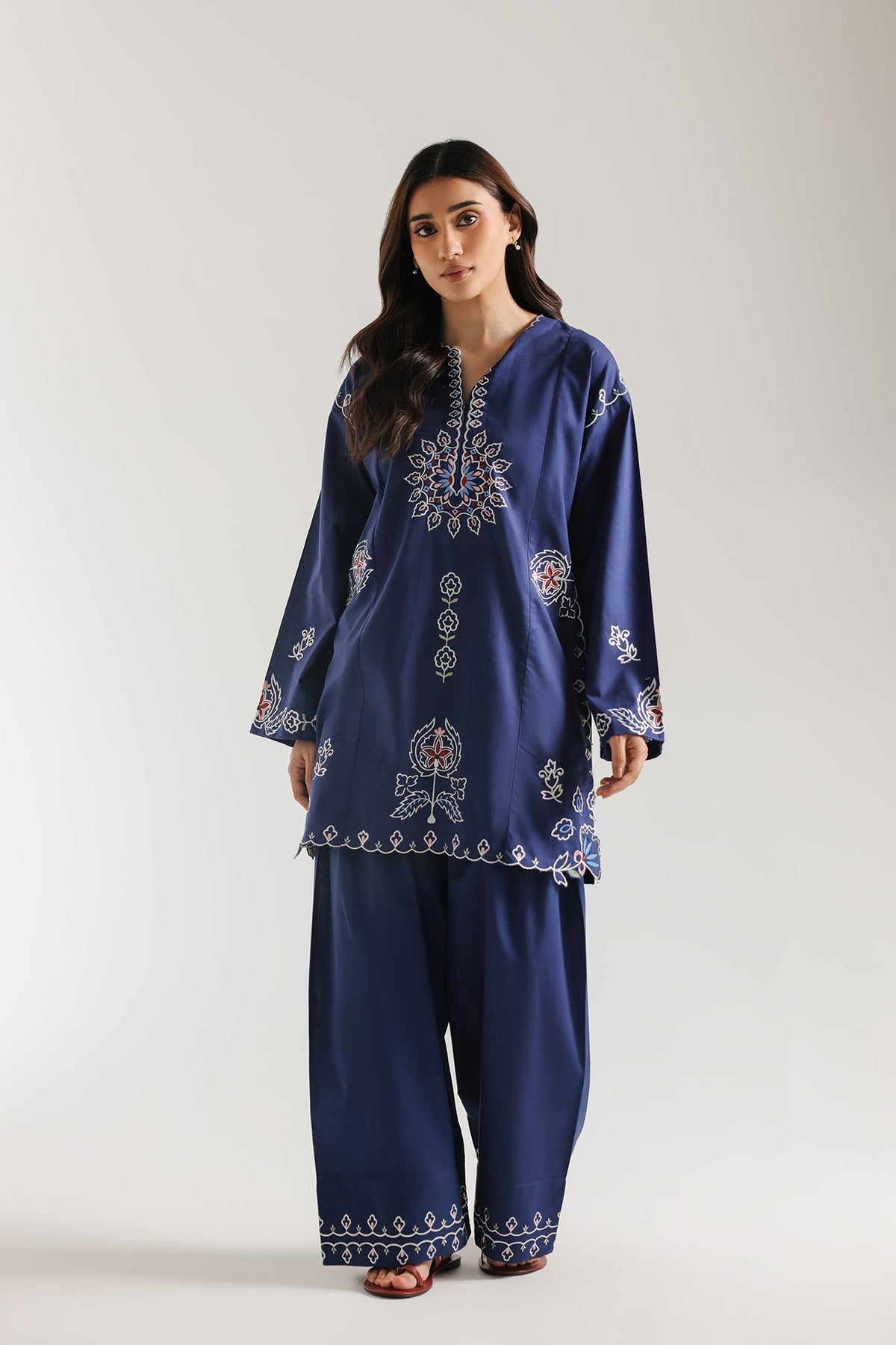 EMBROIDERED SUIT (E7785/102/623)