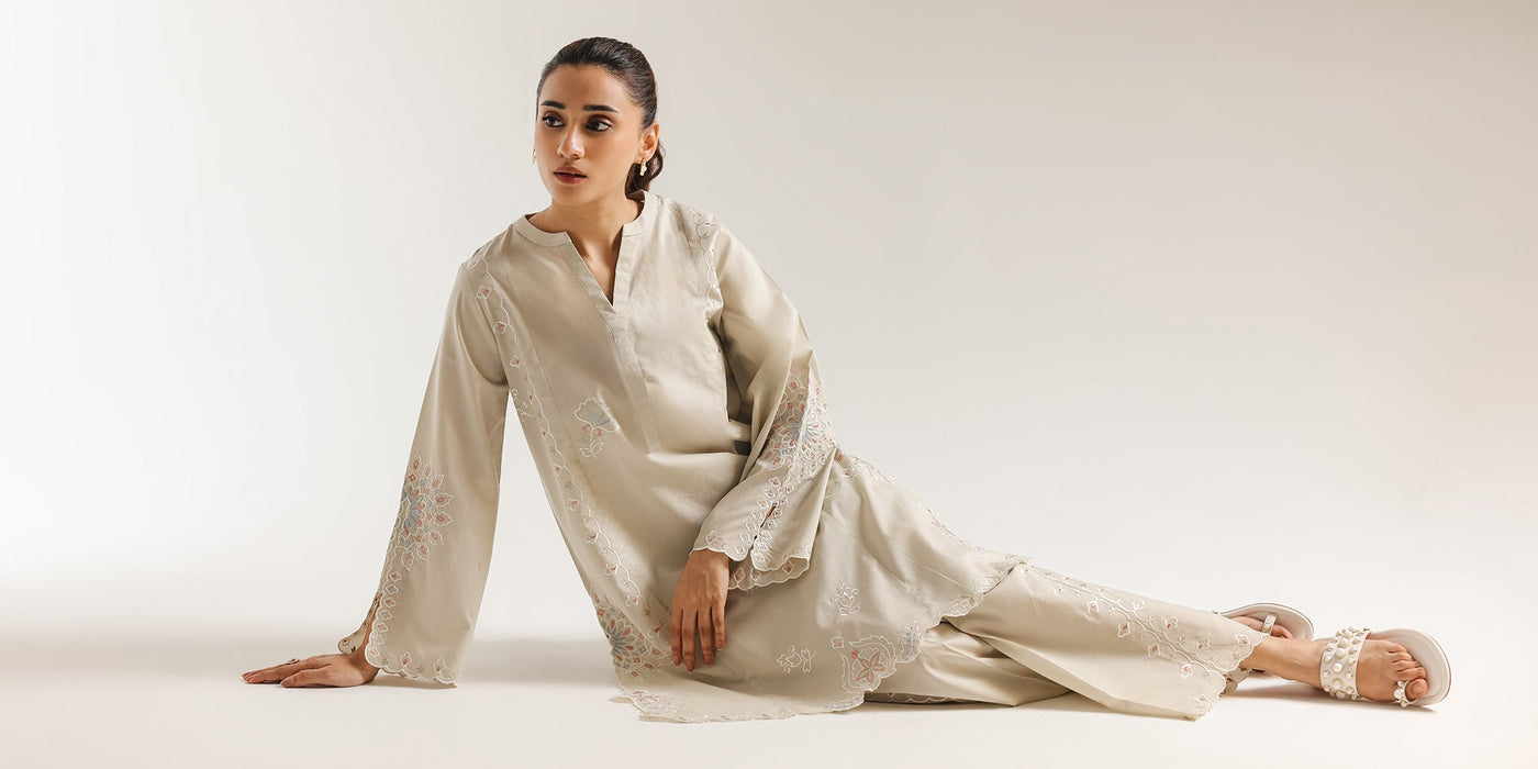 Embroidered Suit (E7786/102/817)