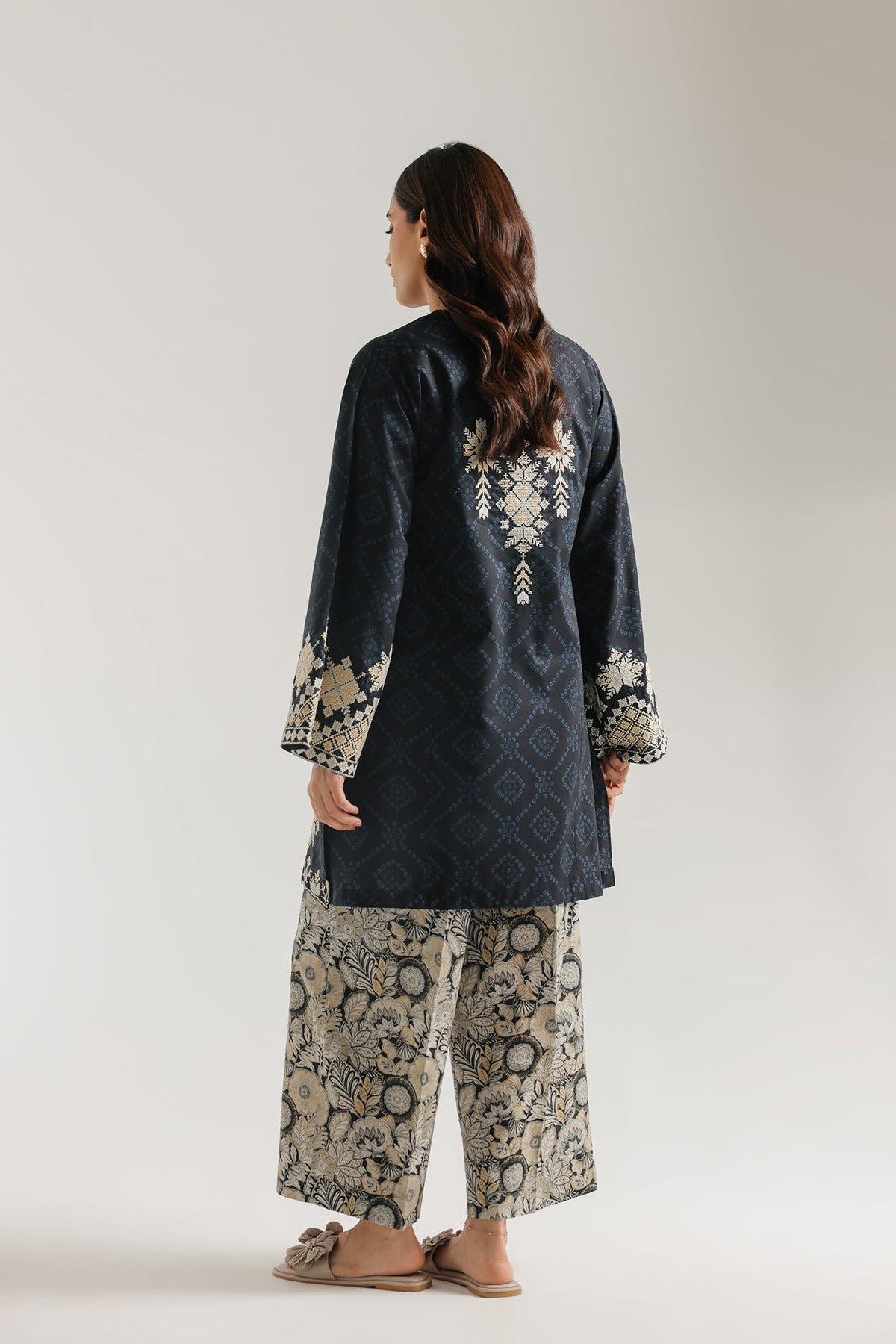 EMBROIDERED SUIT (E7794/102/901)