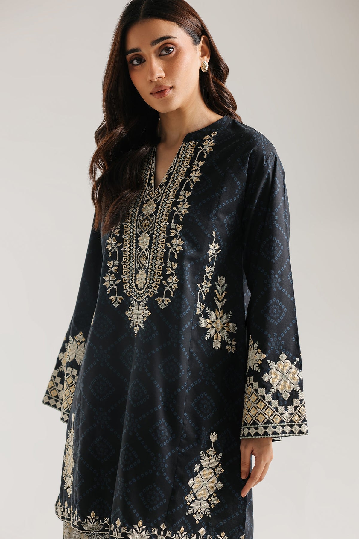 EMBROIDERED SUIT (E7794/102/901)