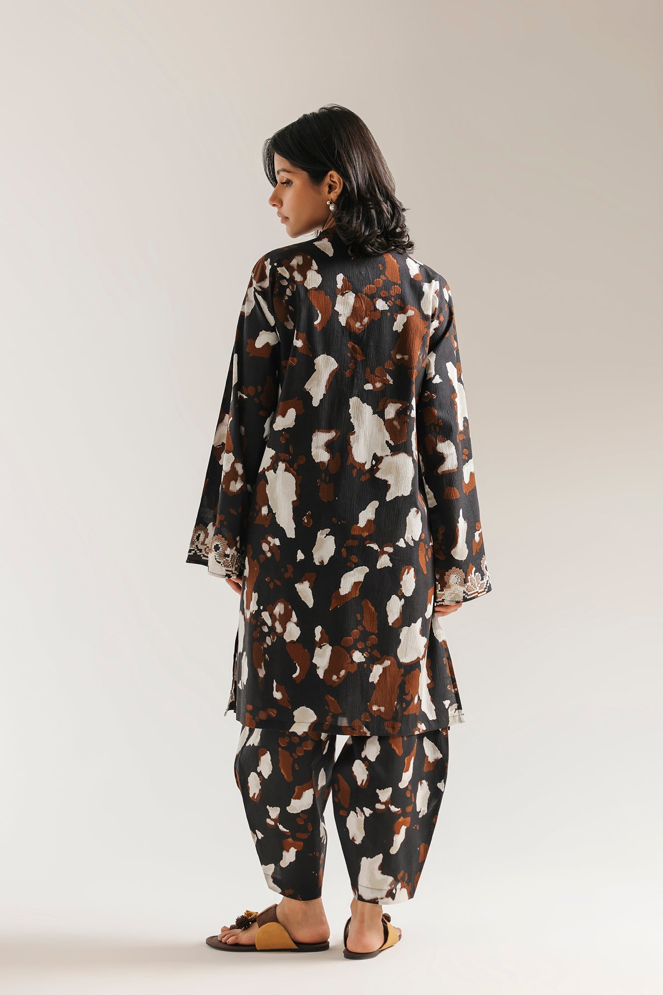 EMBROIDERED SUIT (E7795/102/902)