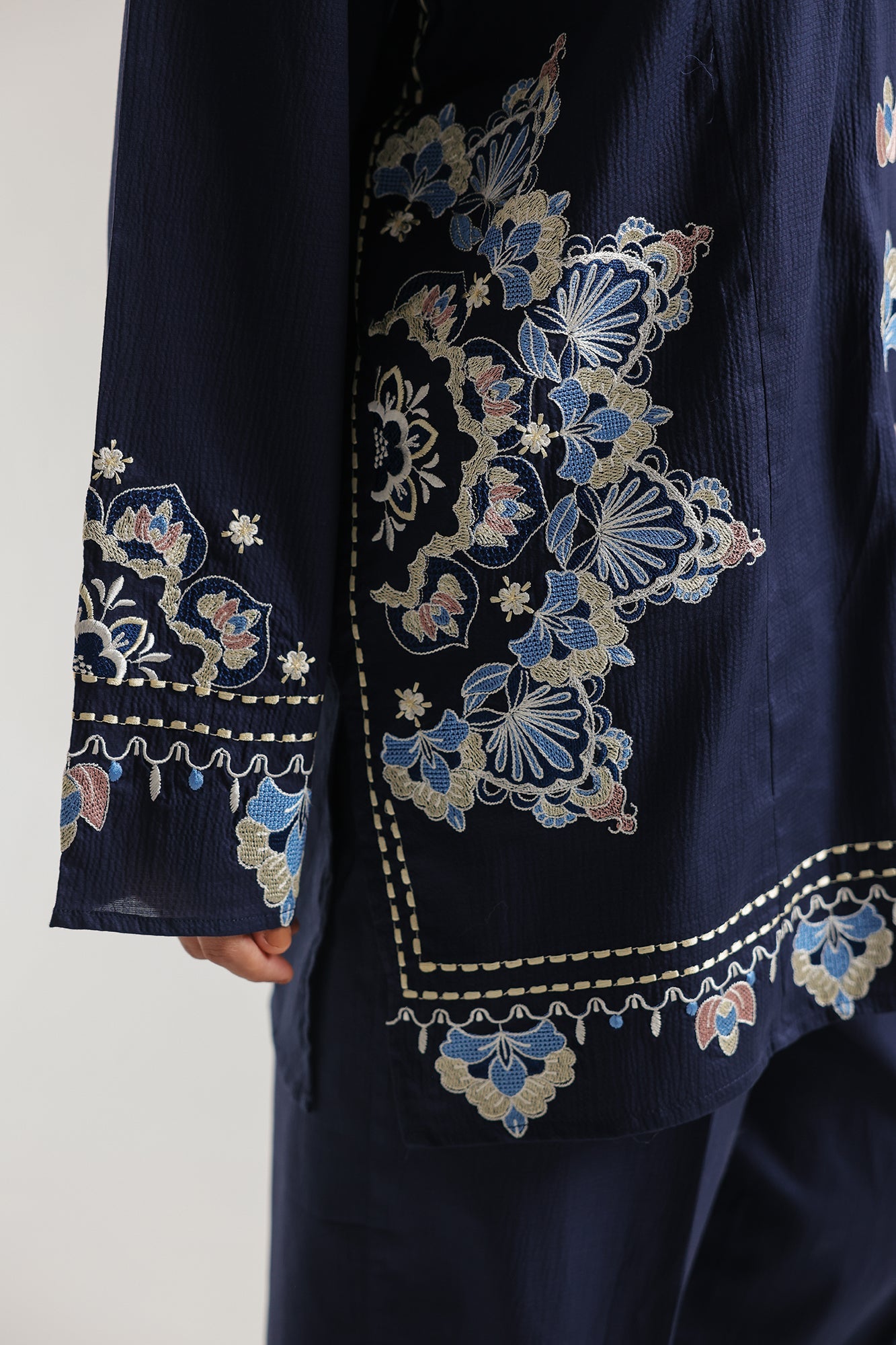 EMBROIDERED SUIT (E7798/102/623)
