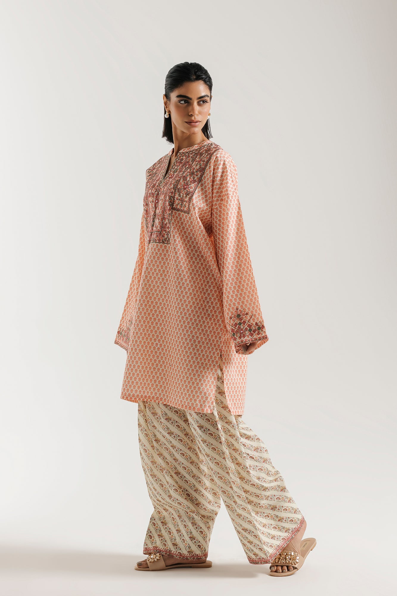 EMBROIDERED SUIT (E7805/102/002)
