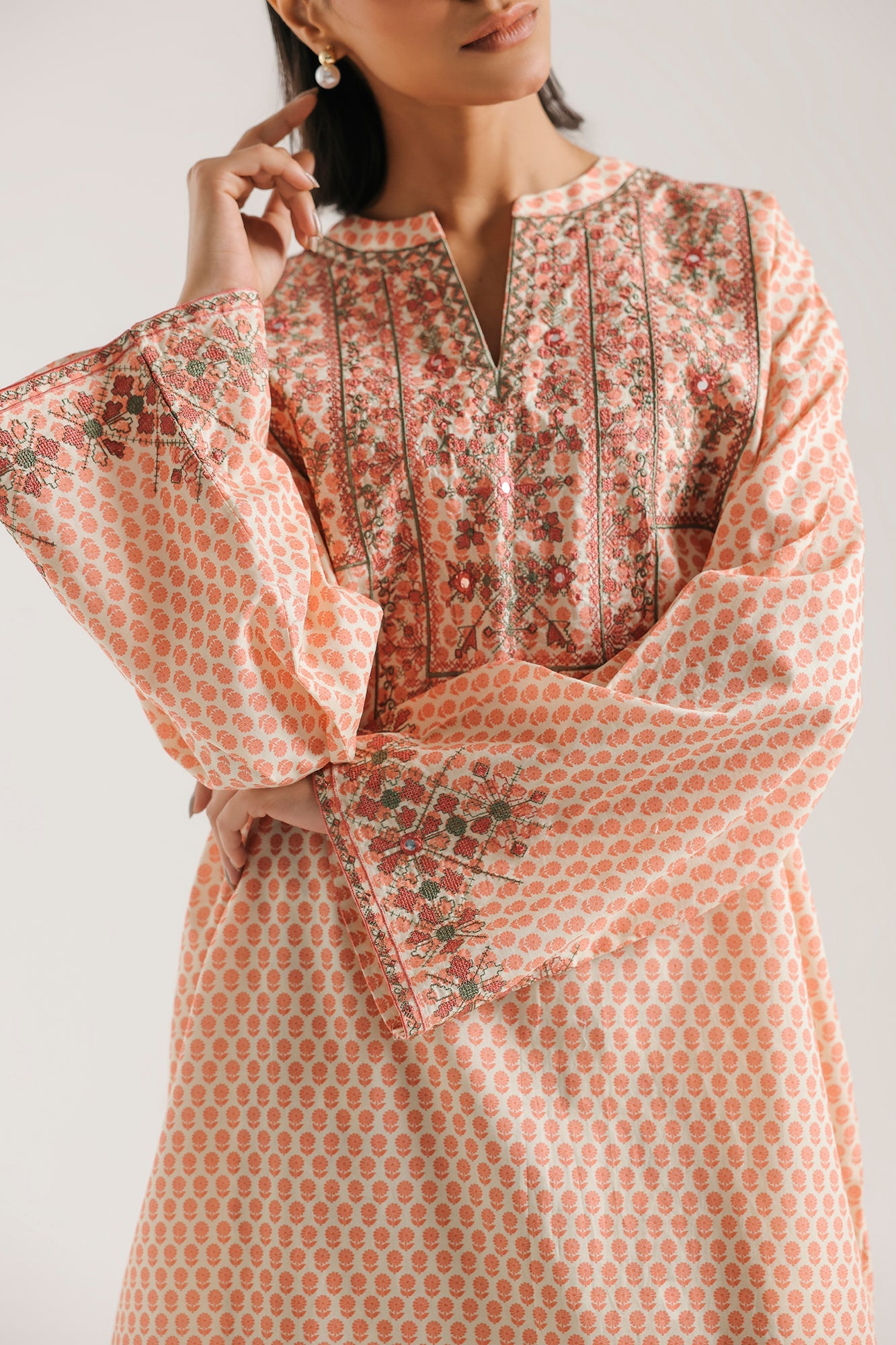 EMBROIDERED SUIT (E7805/102/002)