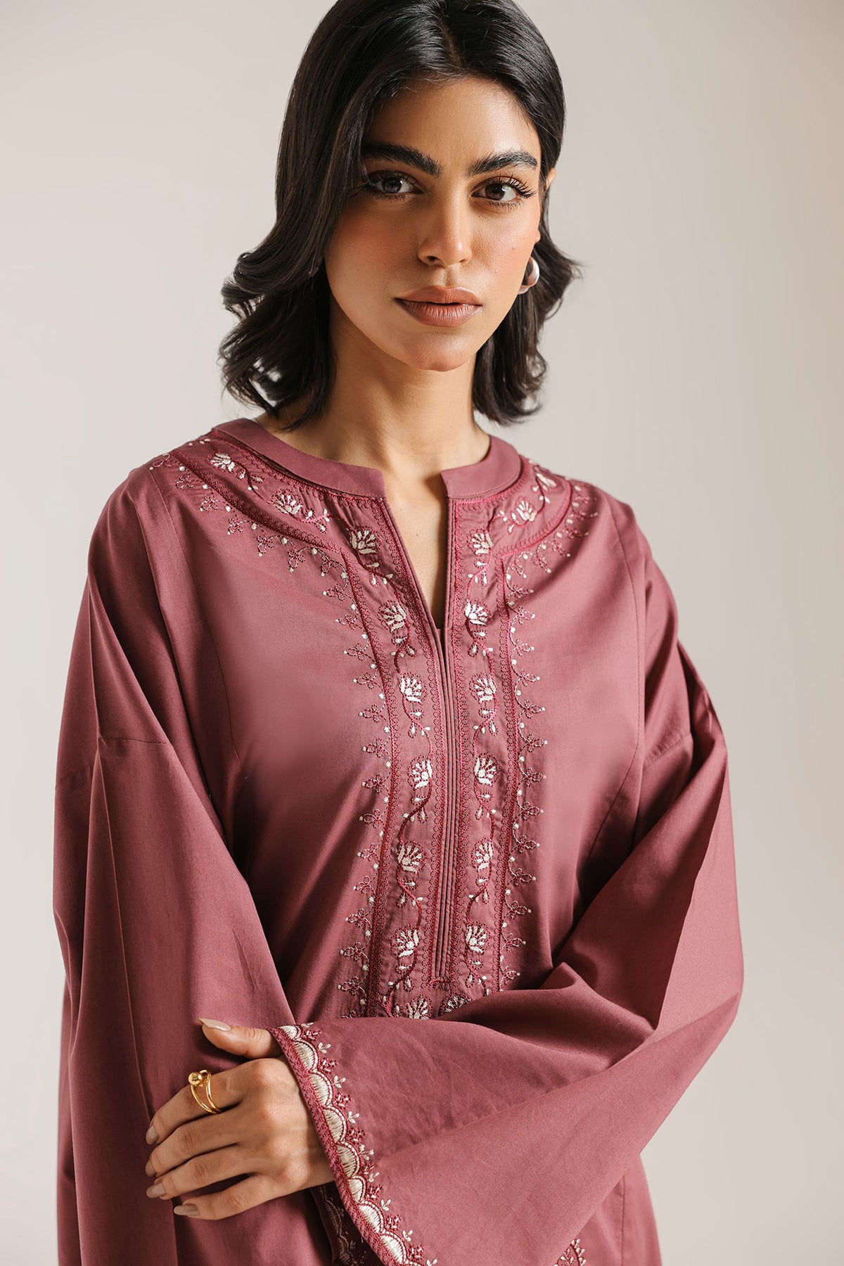 EMBROIDERED SUIT (E7806/102/403)