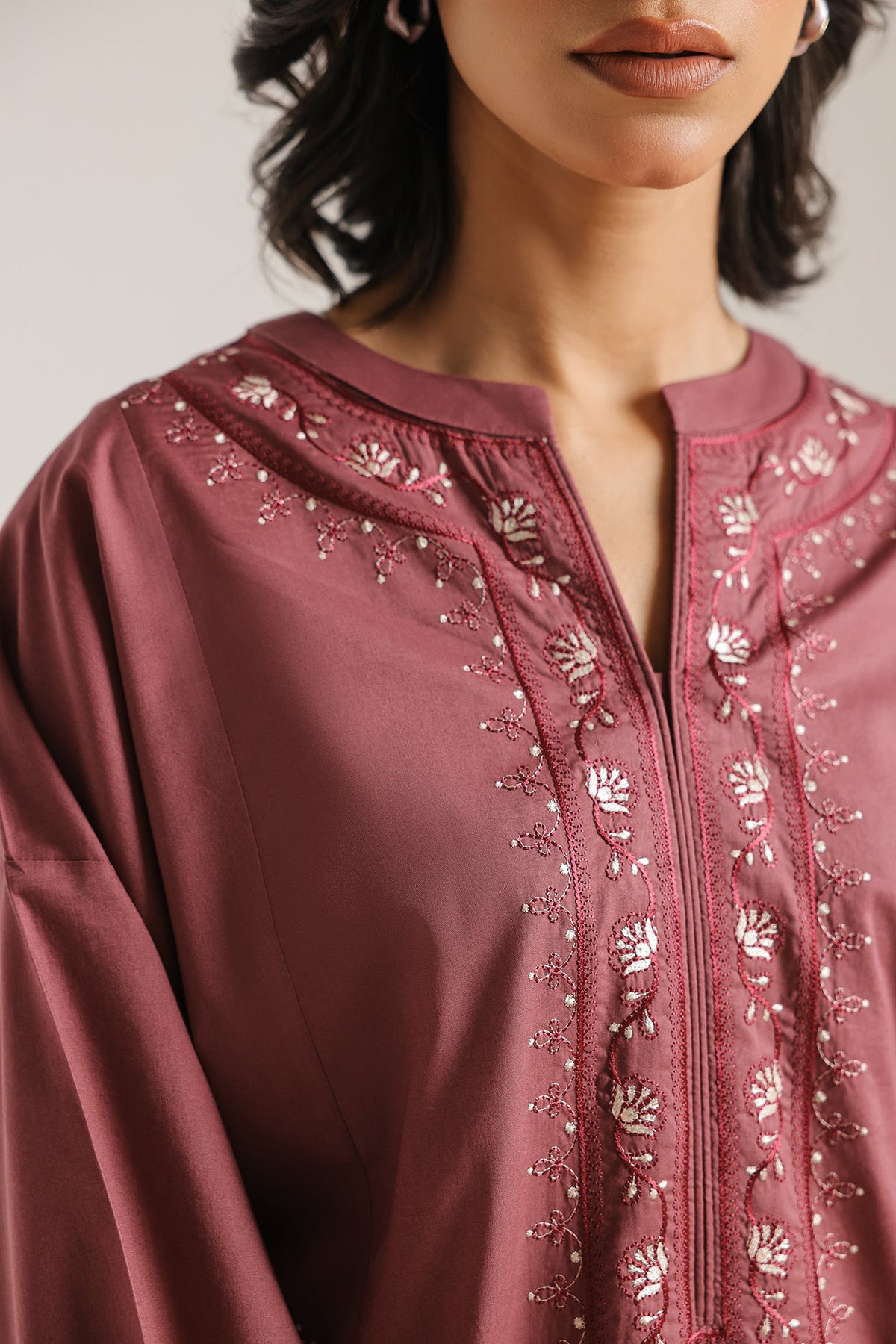 EMBROIDERED SUIT (E7806/102/403)
