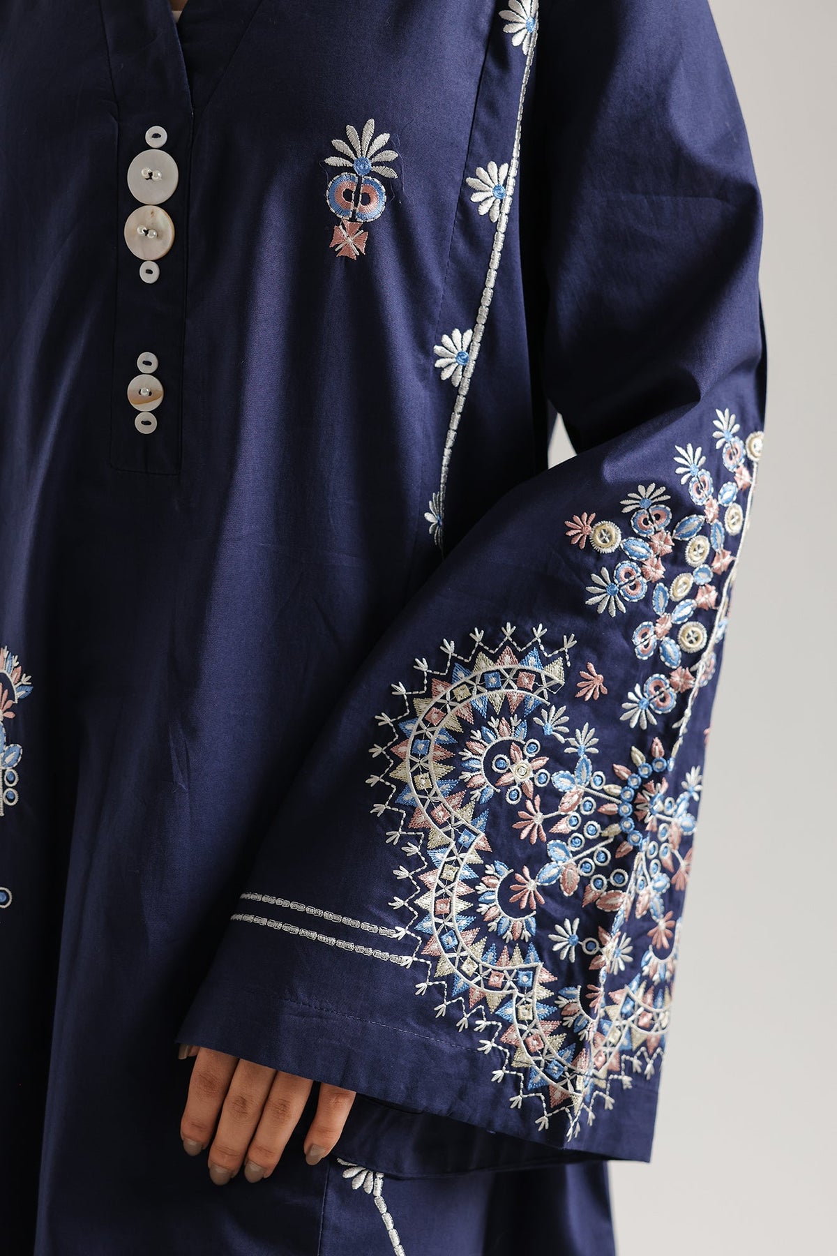 EMBROIDERED DRESS (E7811/102/623)