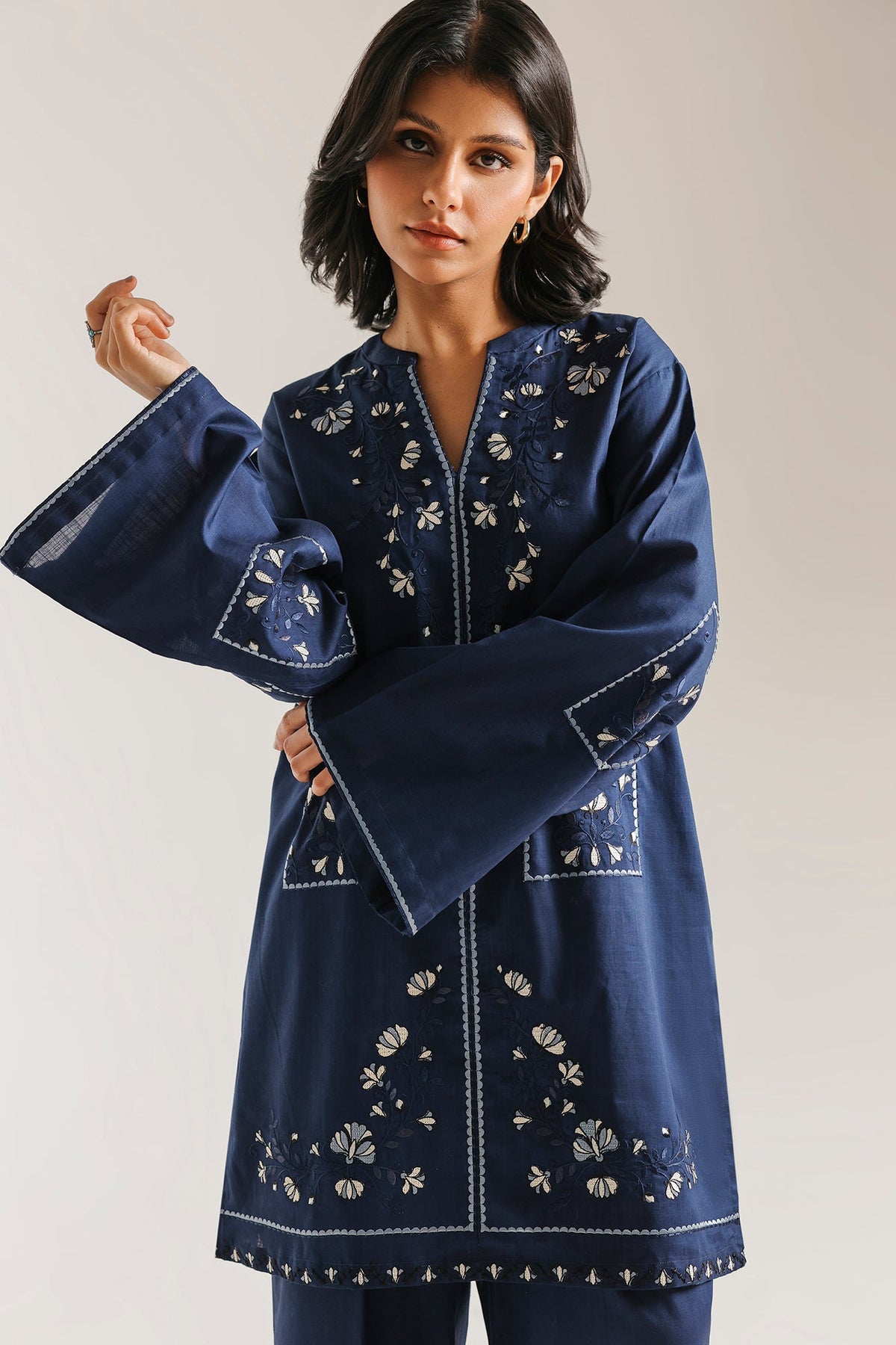 EMBROIDERED SUIT (E7816/102/621)