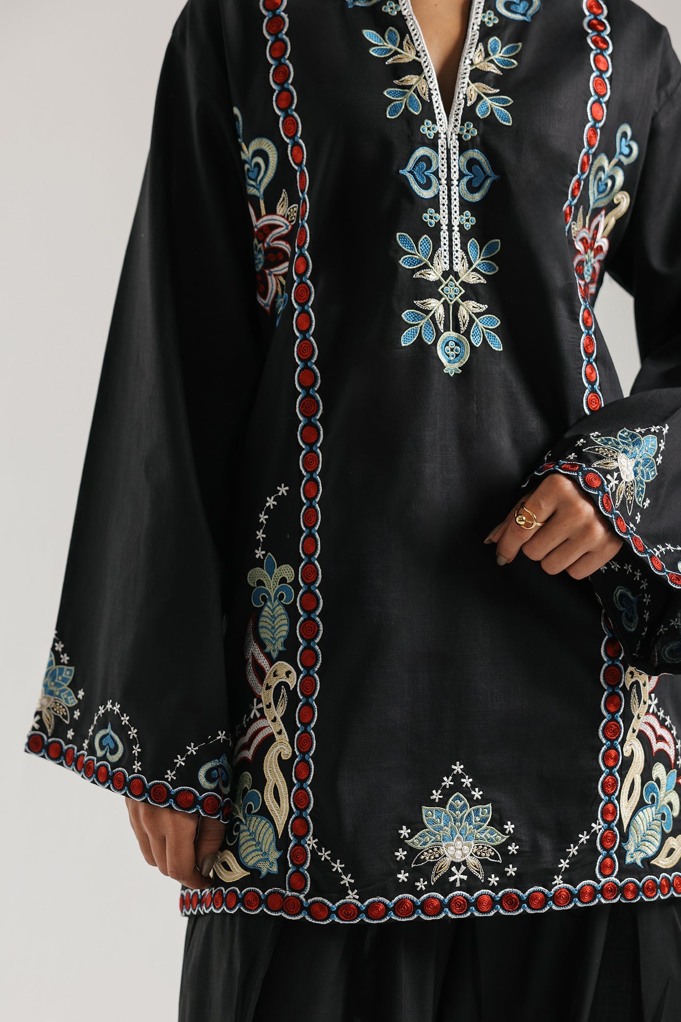 EMBROIDERED SUIT (E7817/102/902)