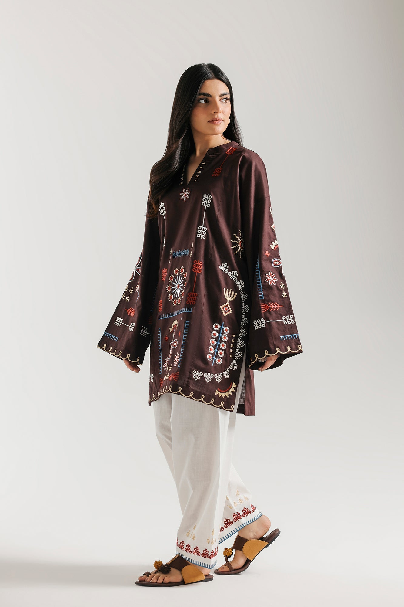 EMBROIDERED SUIT (E7818/102/303)
