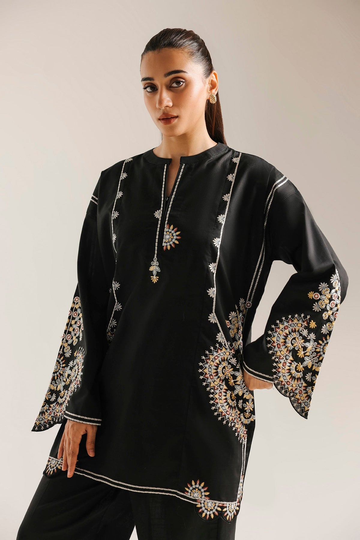 EMBROIDERED SUIT (E7820/102/902)