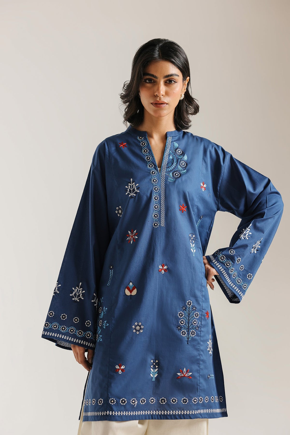 EMBROIDERED SUIT (E7824/102/626)