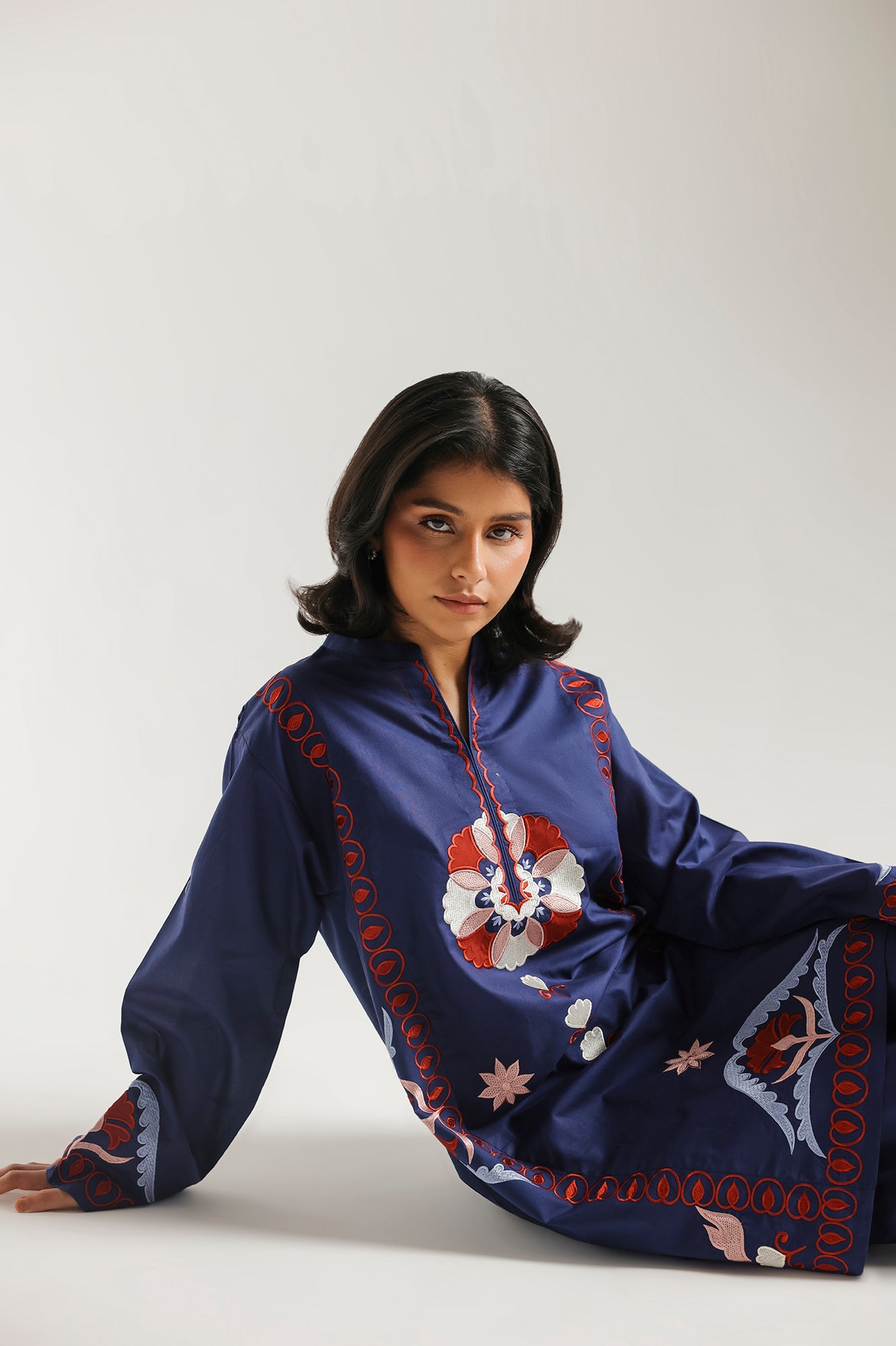 EMBROIDERED SUIT (E7825/102/620)