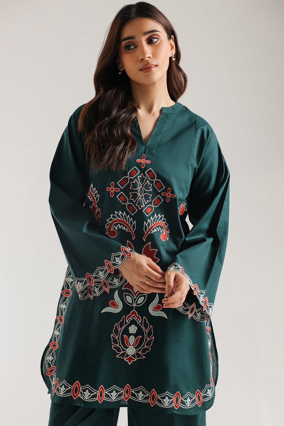 EMBROIDERED SUIT (E7826/102/704)