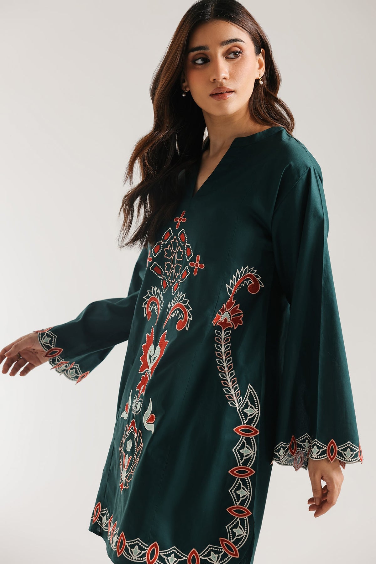 EMBROIDERED SUIT (E7826/102/704)