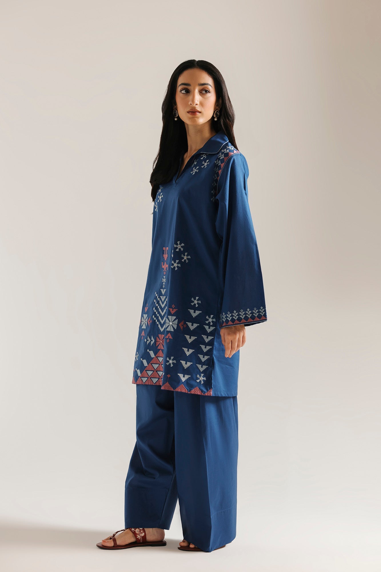 https://cdn.shopify.com/s/files/1/2290/7917/files/E7827-102-622_2.jpg?v=1779192971