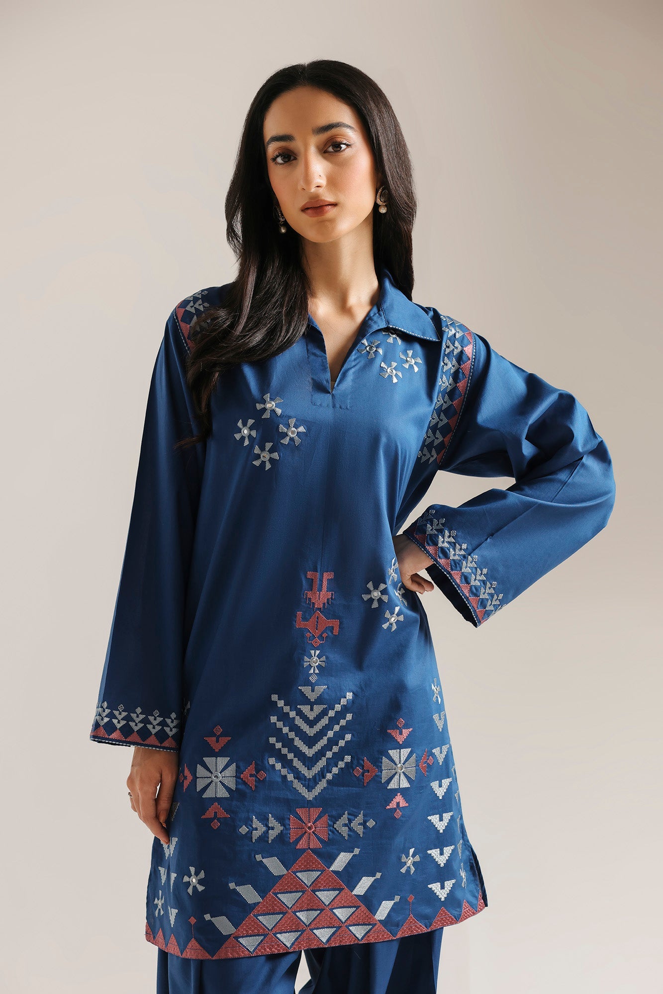 https://cdn.shopify.com/s/files/1/2290/7917/files/E7827-102-622_4.jpg?v=1779192971