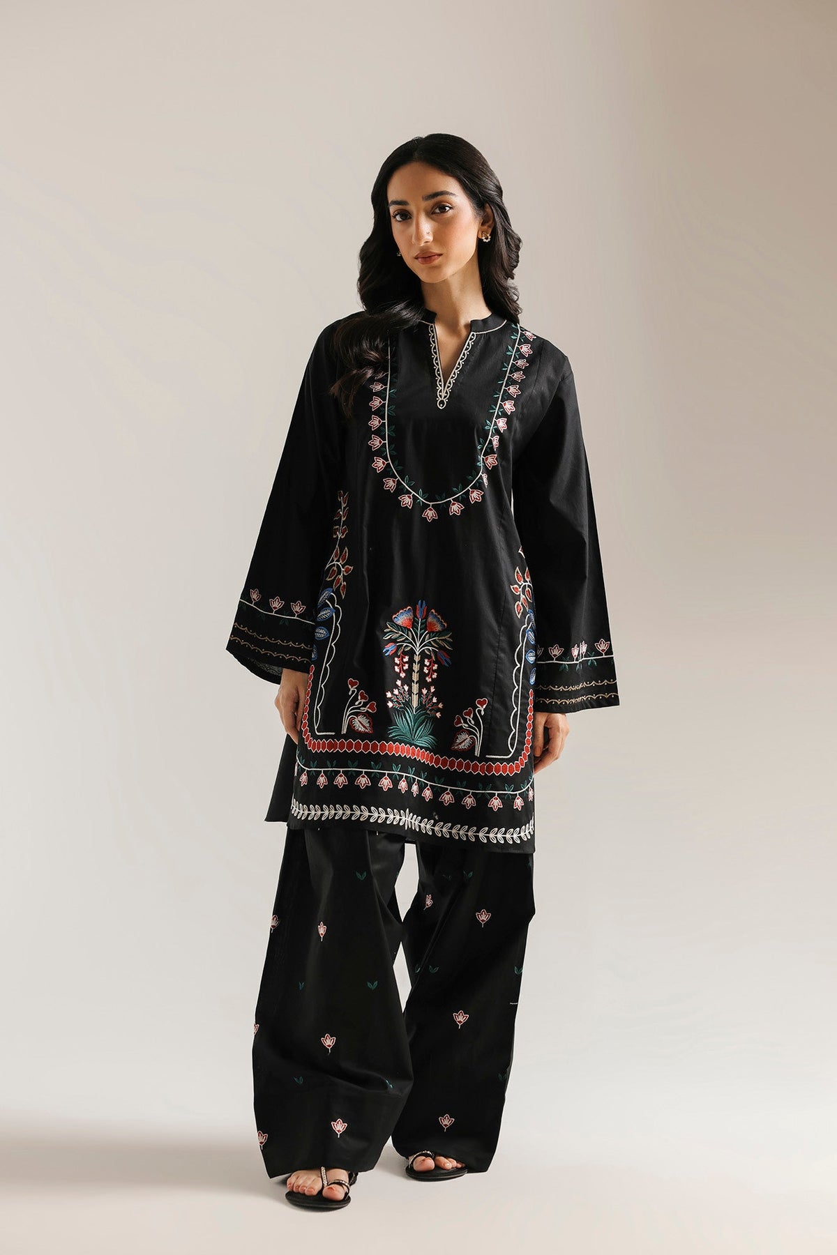 EMBROIDERED SUIT (E7830/102/902)