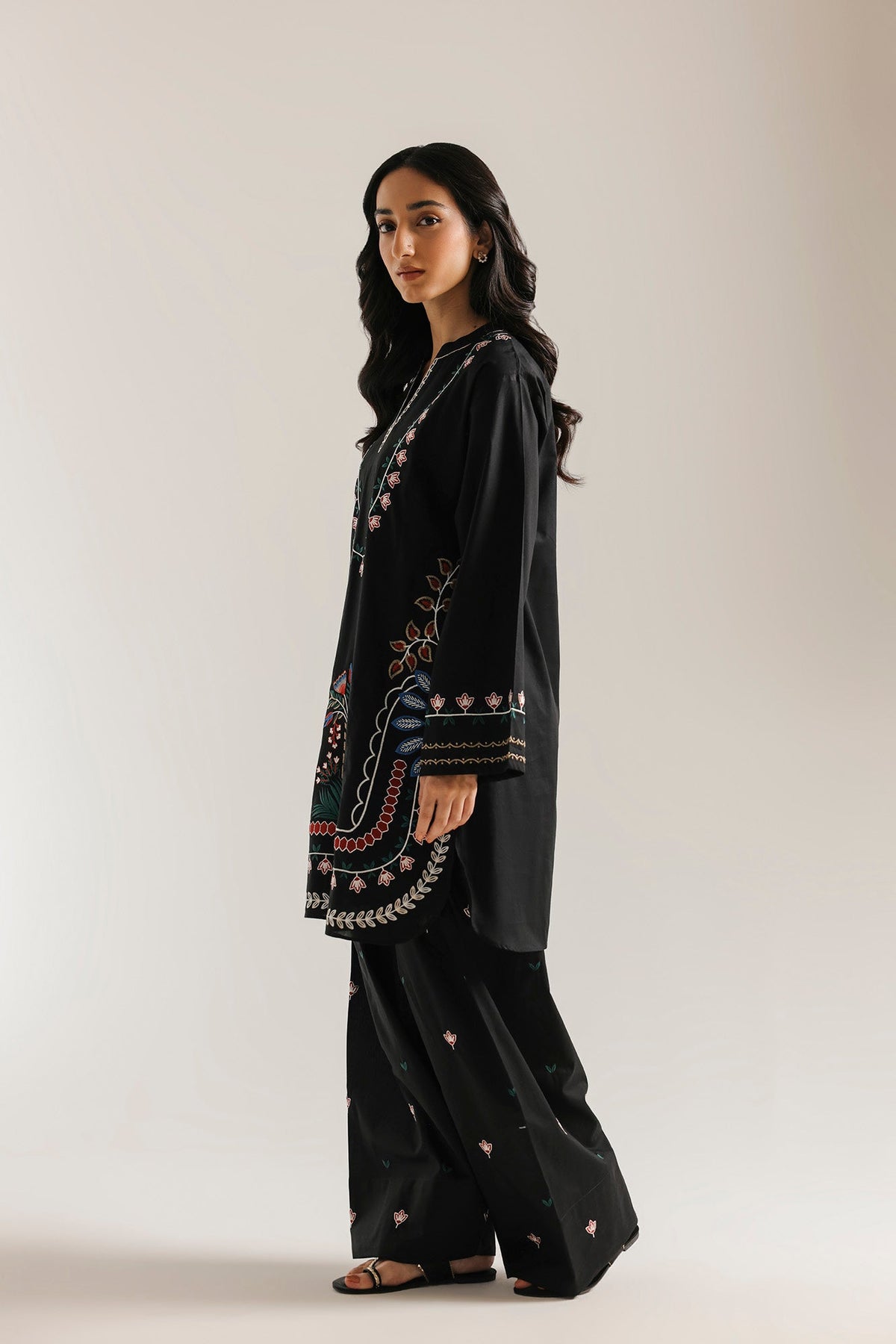 EMBROIDERED SUIT (E7830/102/902)