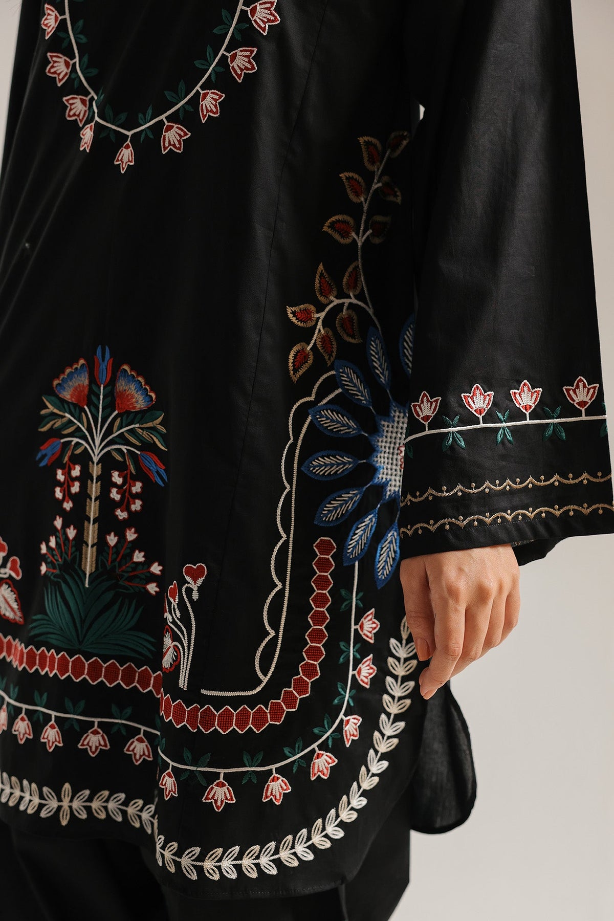 EMBROIDERED SUIT (E7830/102/902)