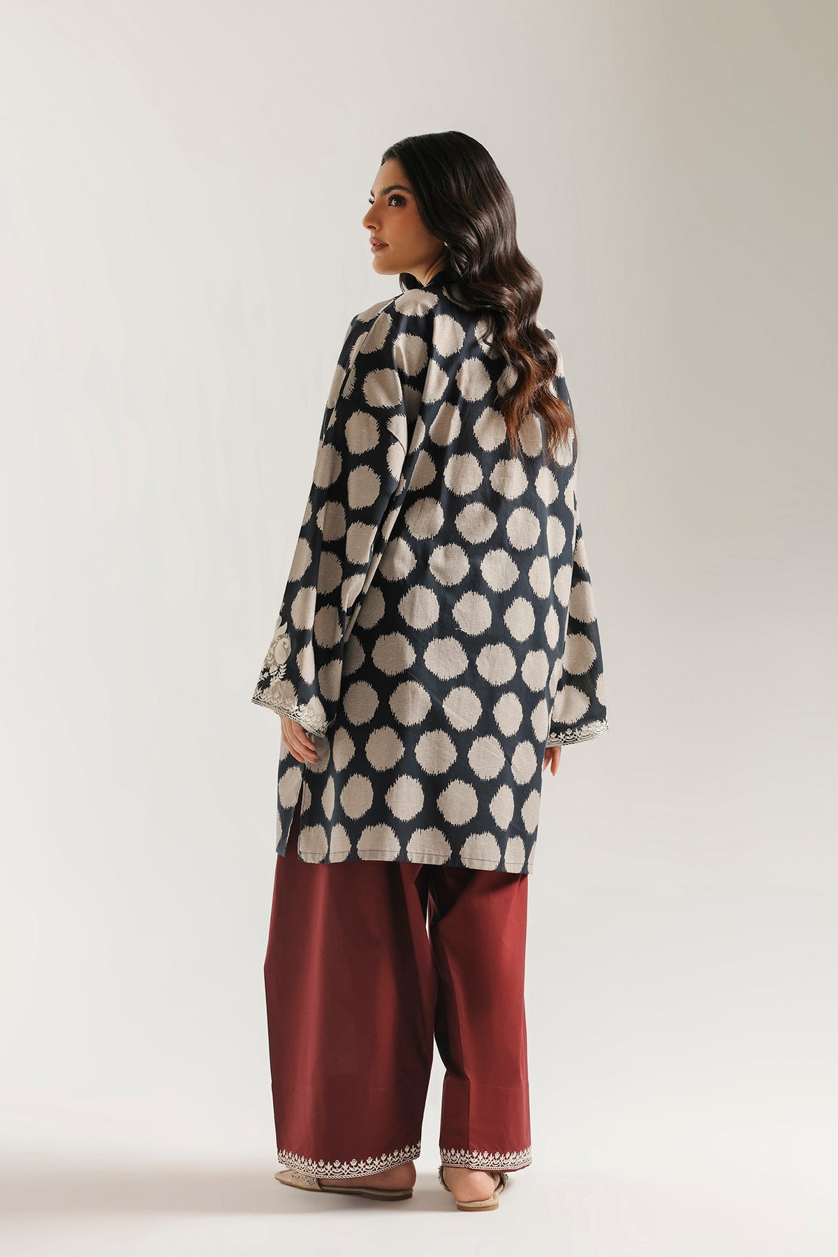 EMBROIDERED SUIT (E7831/102/902)