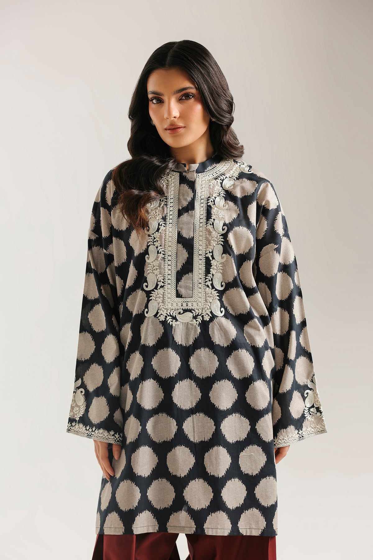 EMBROIDERED SUIT (E7831/102/902)