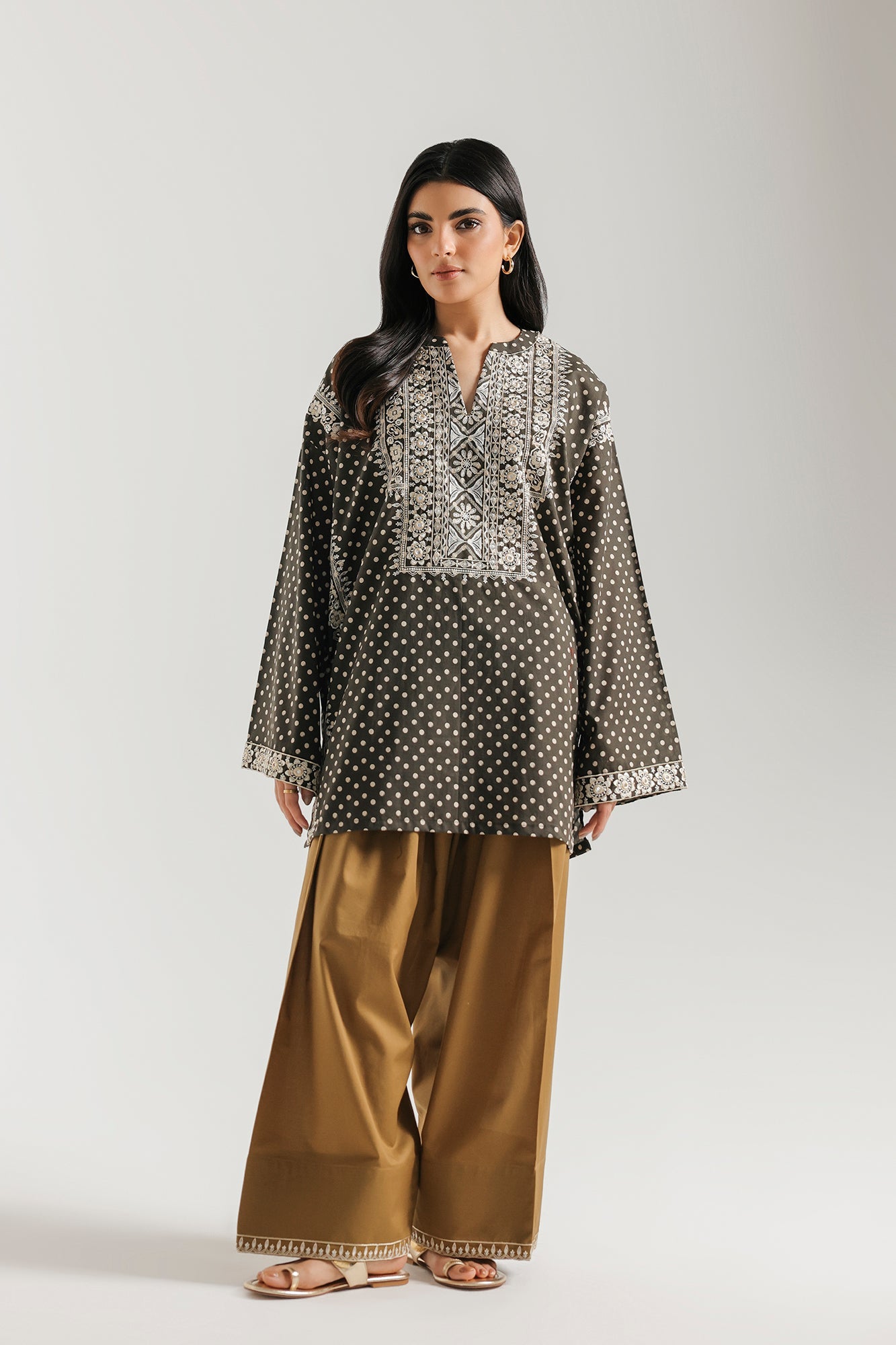 EMBROIDERED SUIT (E7832/102/117)