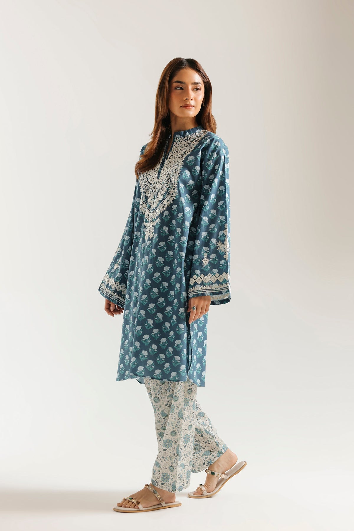 EMBROIDERED SUIT (E7833/102/605)