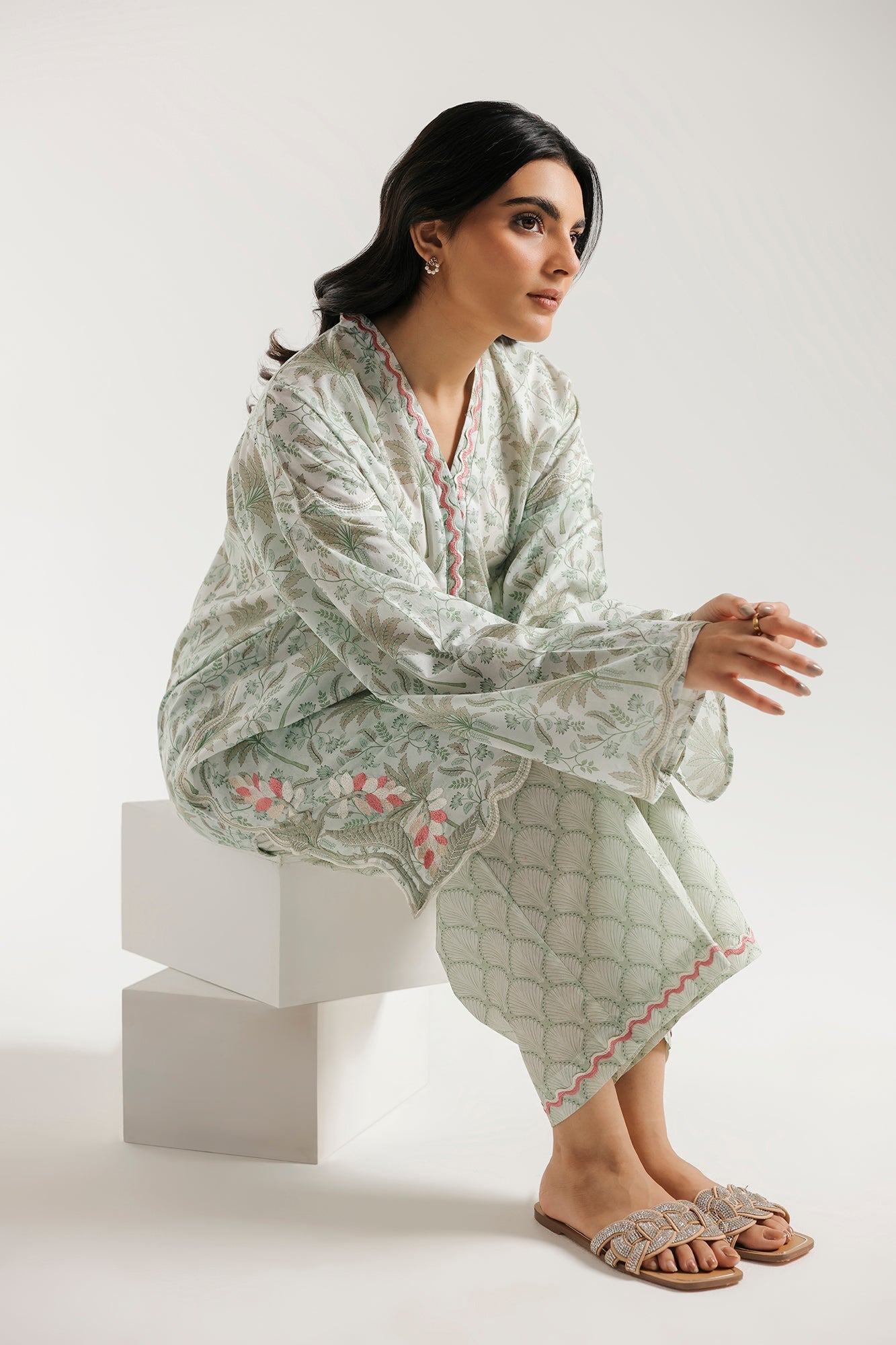 EMBROIDERED SUIT (E7835/102/718)