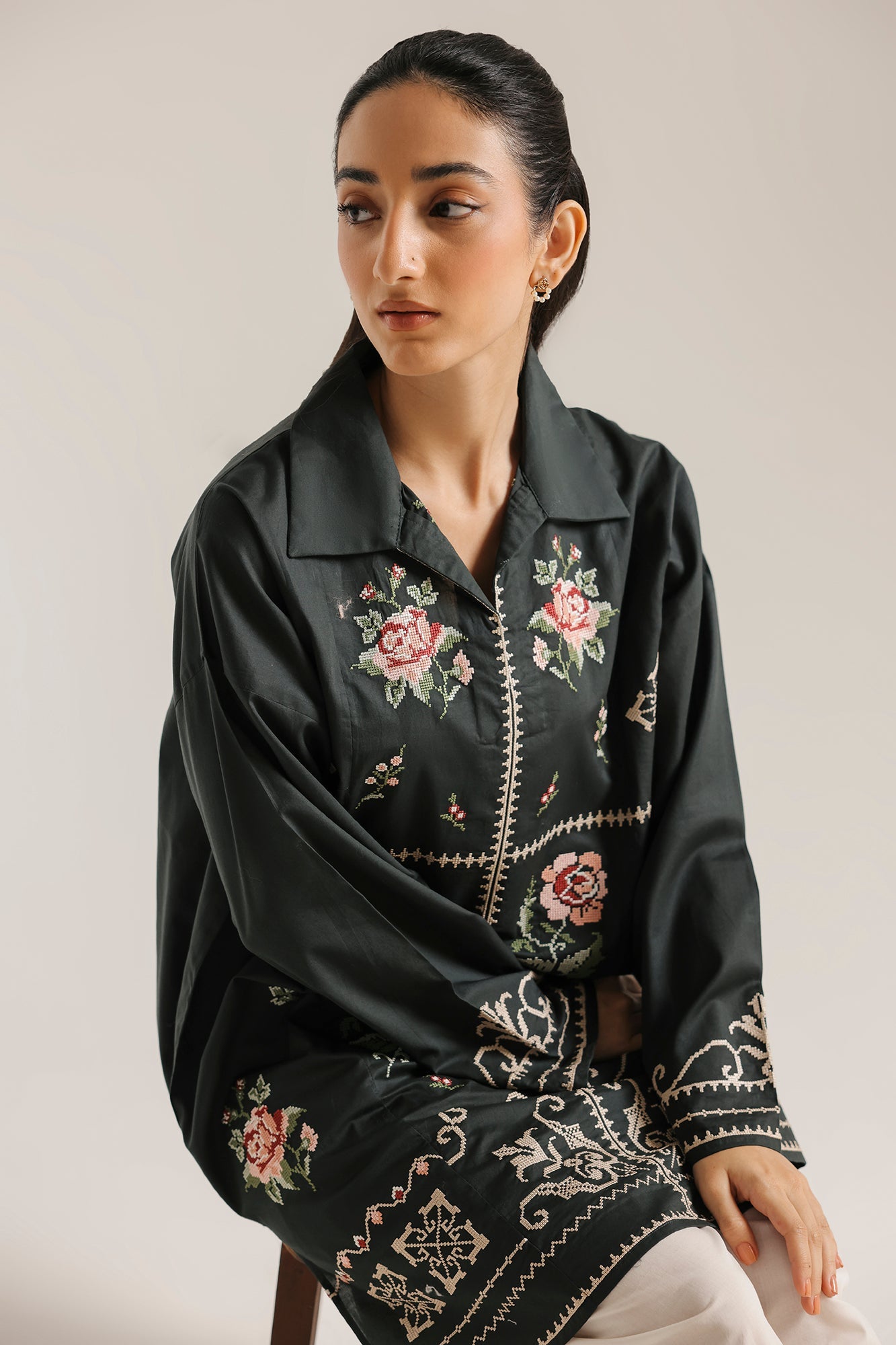 EMBROIDERED SUIT (E7839/102/704)