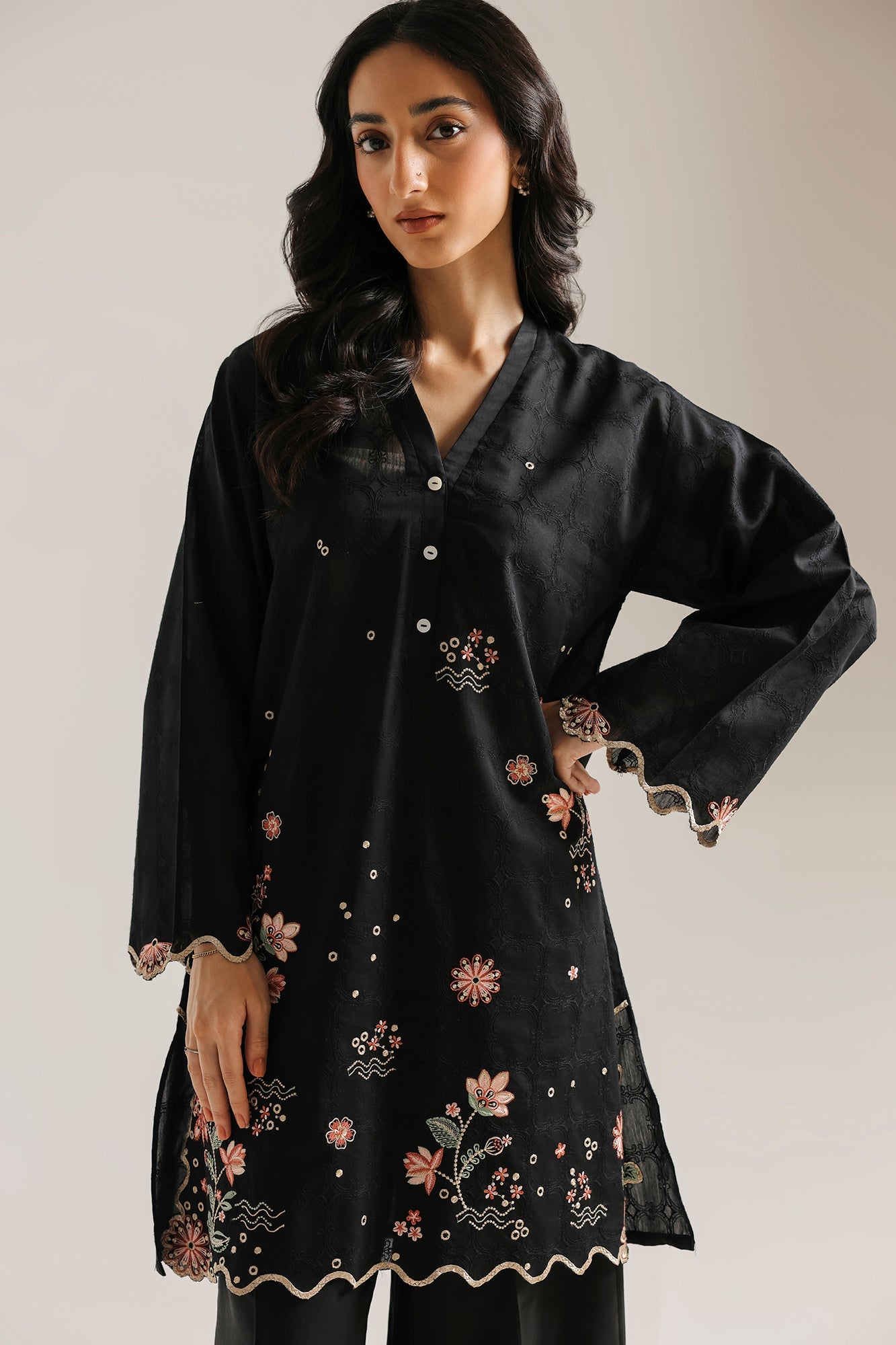 EMBROIDERED SUIT (E7846/102/902)