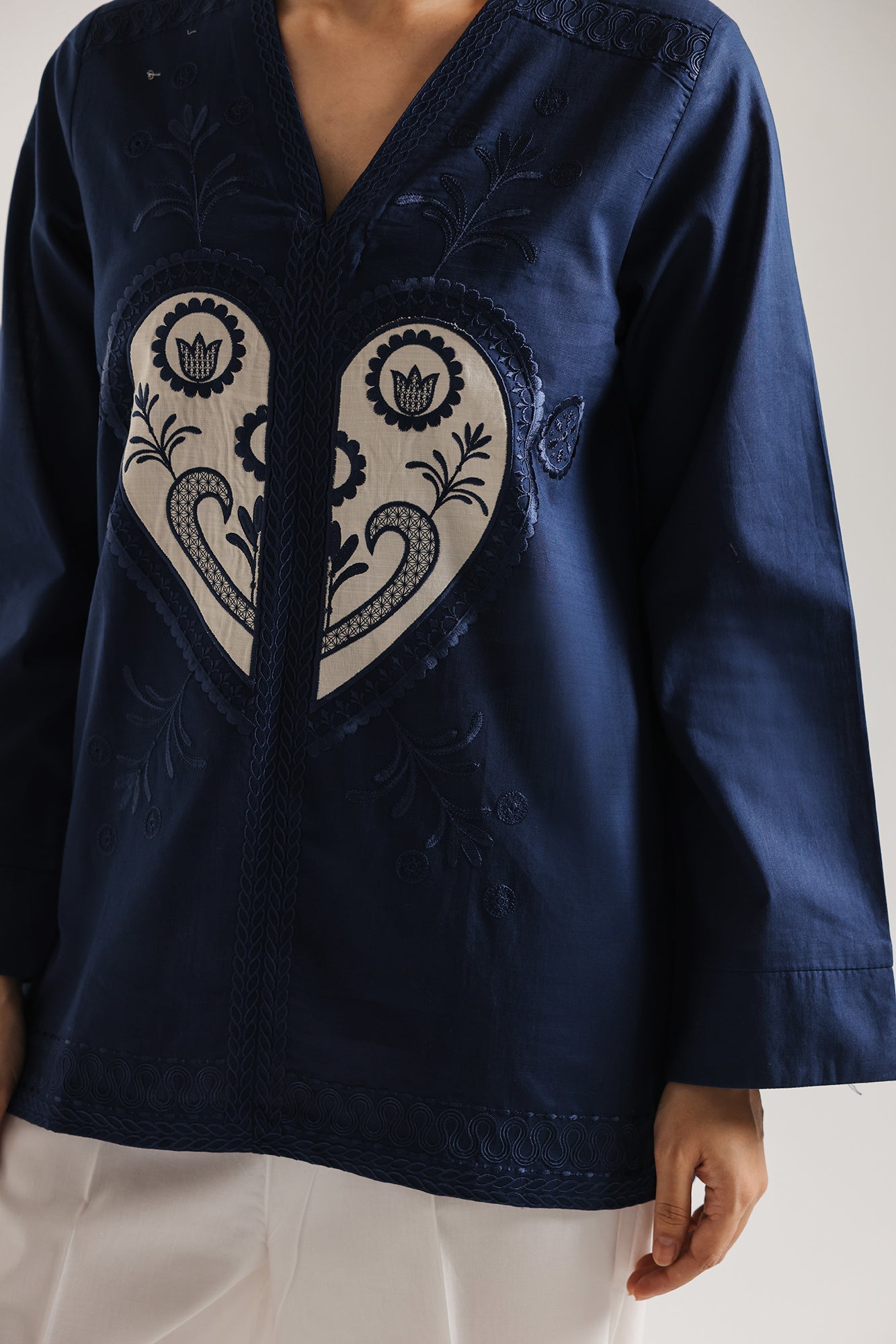 EMBROIDERED KURTI (E7929/102/624)