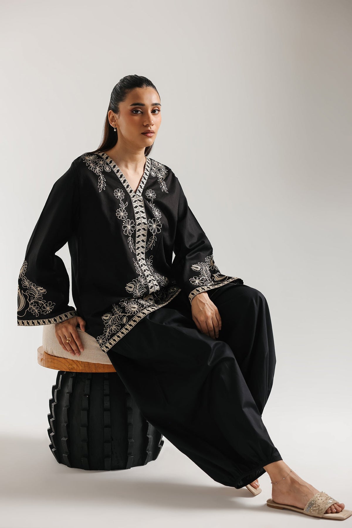 EMBROIDERED KURTI (E7931/102/902)
