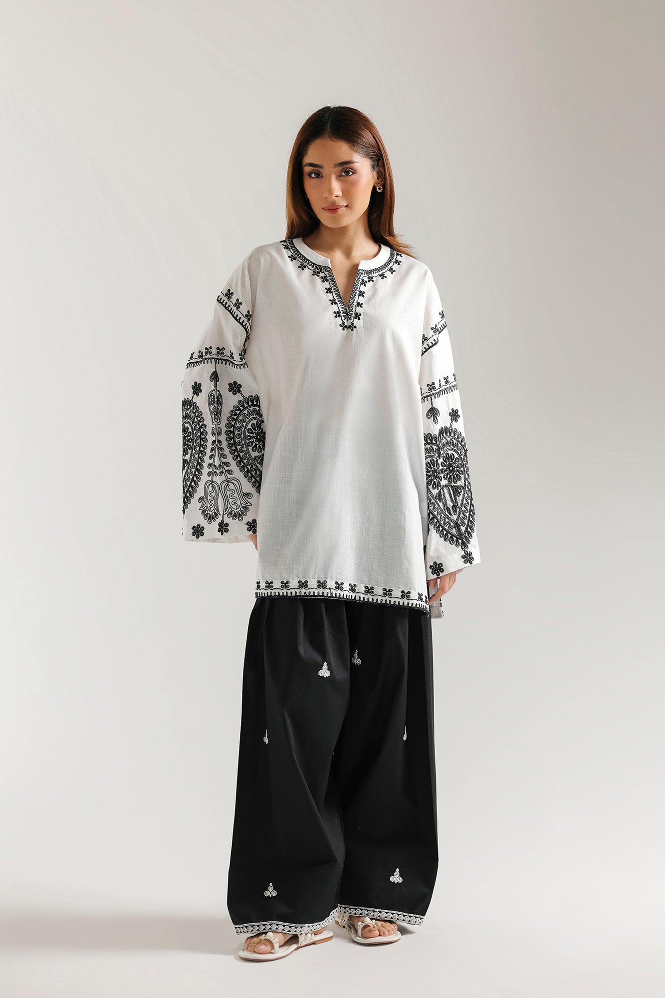 EMBROIDERED KURTI (E7940/102/001)