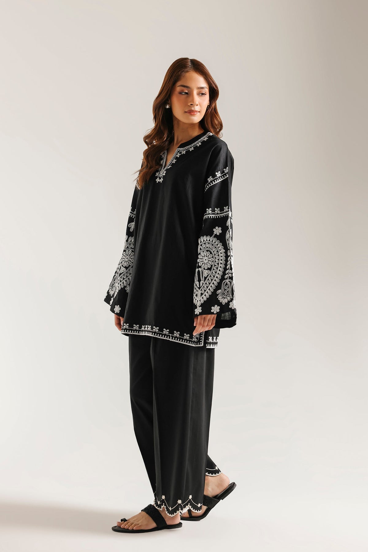 EMBROIDERED KURTI (E7940/102/902)