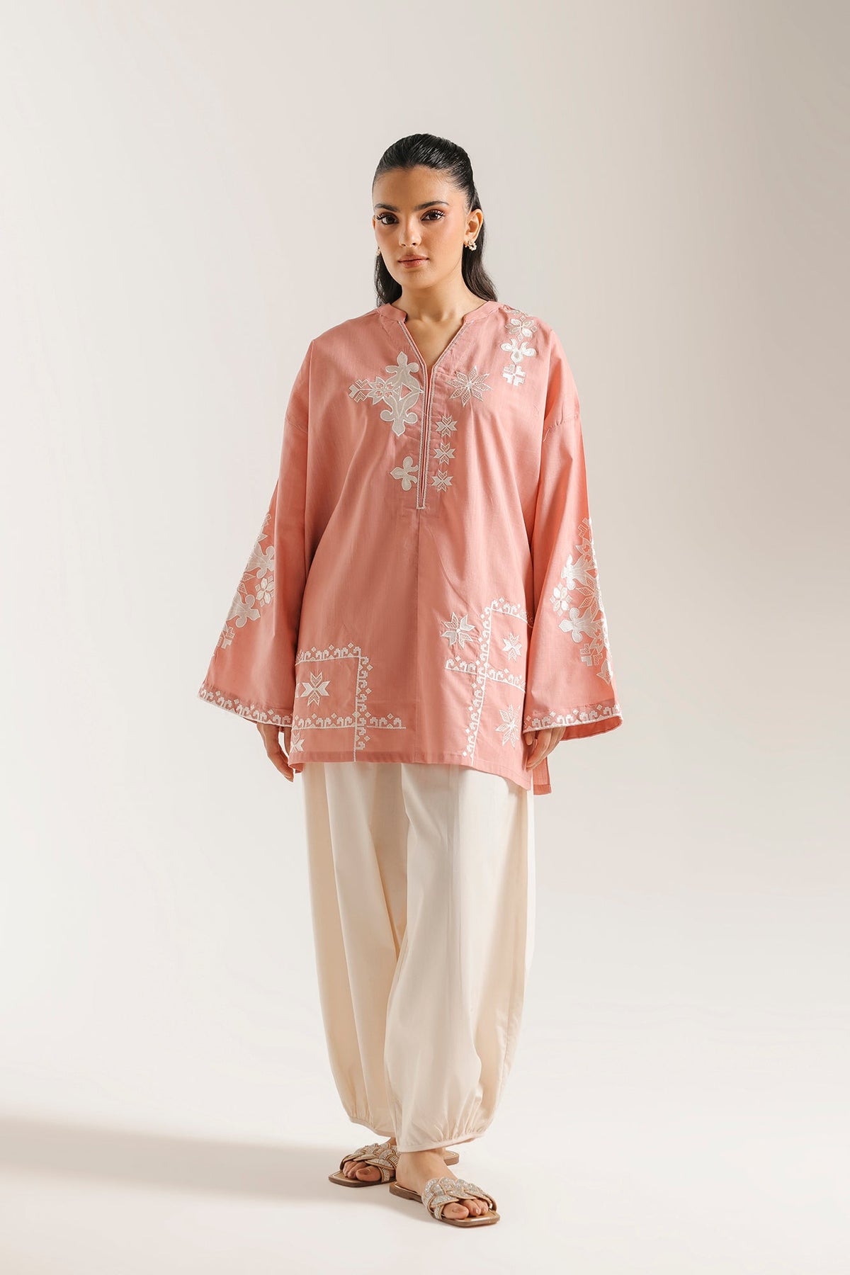 EMBROIDERED KURTI (E7943/102/327)