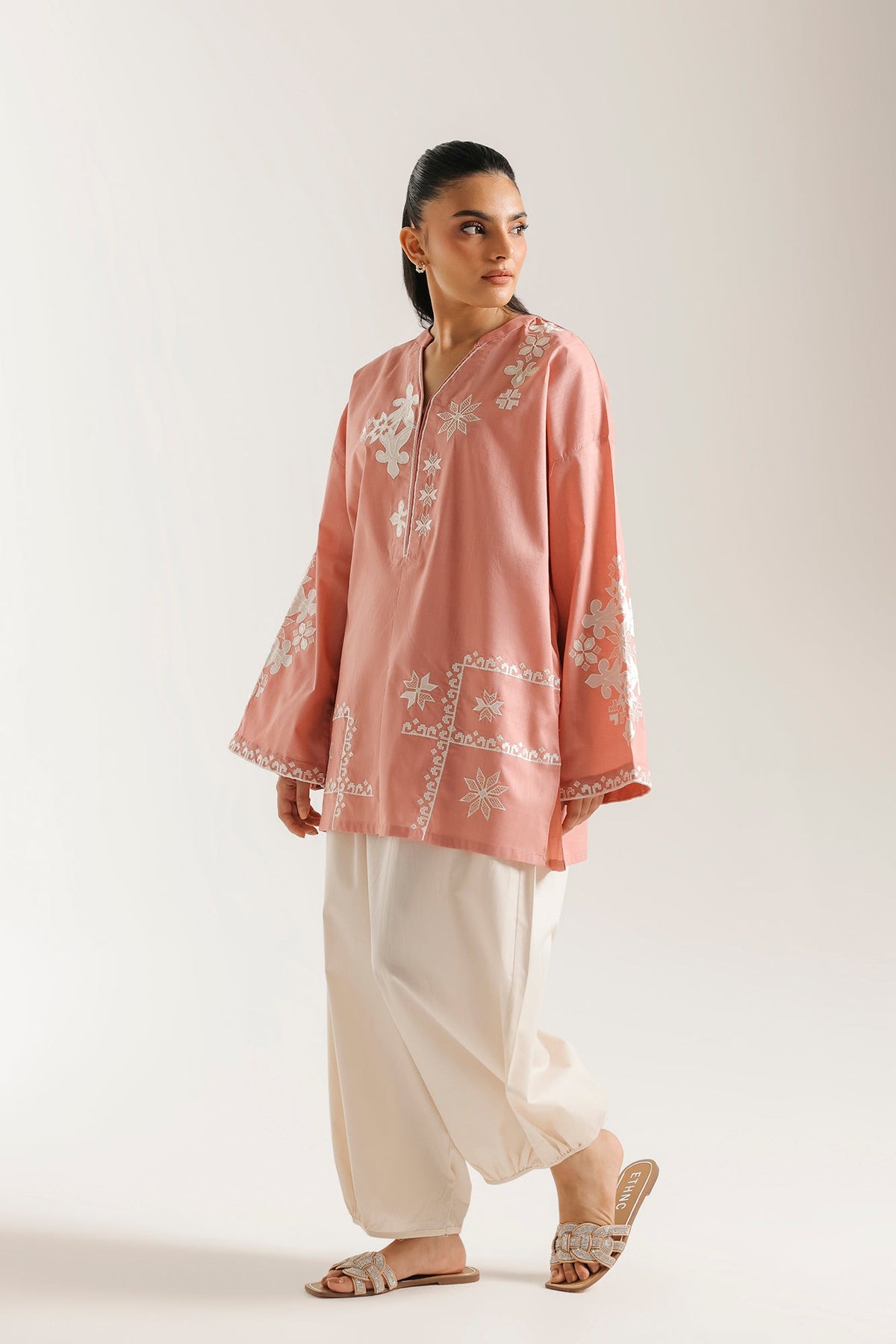 EMBROIDERED KURTI (E7943/102/327)