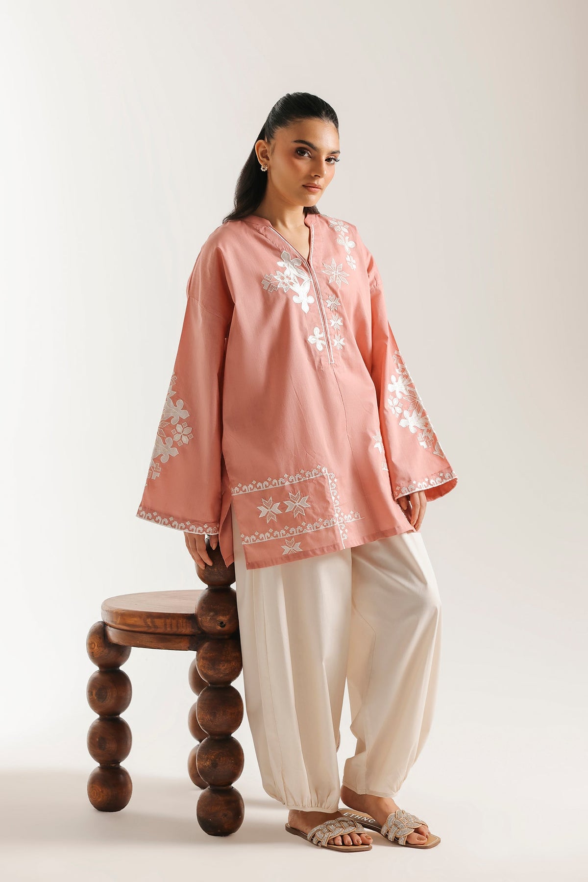 EMBROIDERED KURTI (E7943/102/327)
