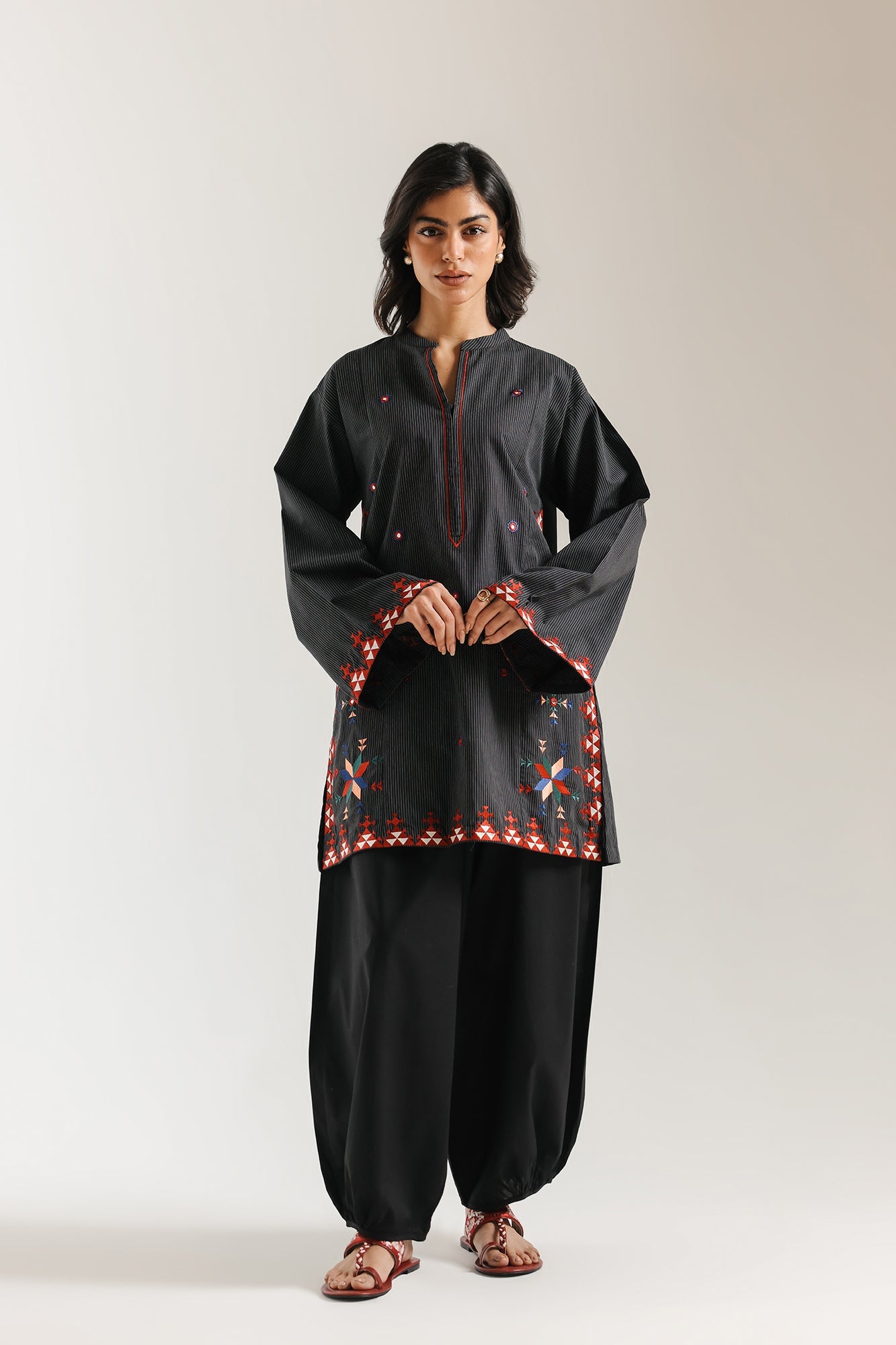 EMBROIDERED KURTI (E7950/102/902)