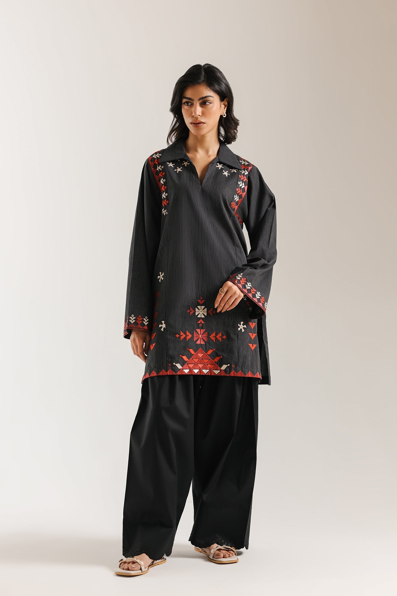 EMBROIDERED KURTI (E7951/102/902)