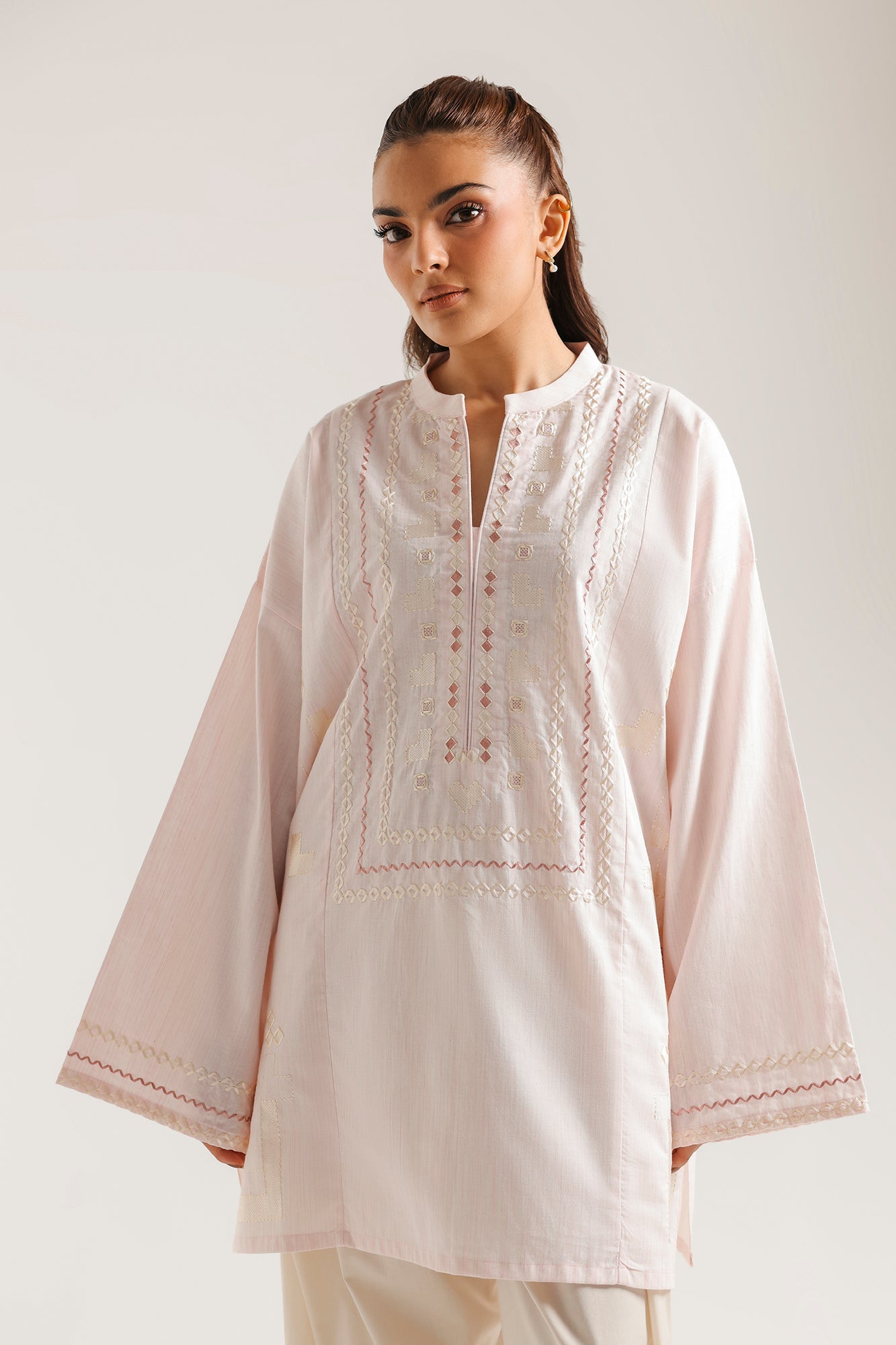 EMBROIDERED KURTI (E7962/102/316)