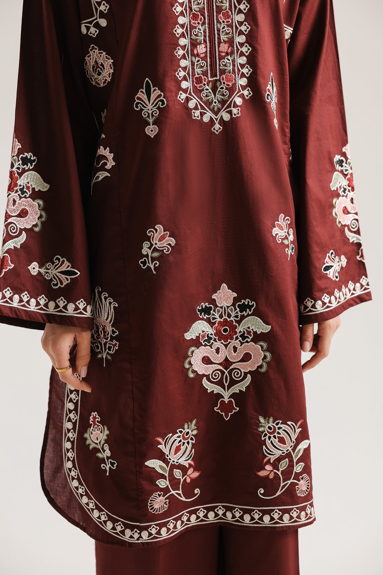 EMBROIDERED SUIT (E8205/102/414)