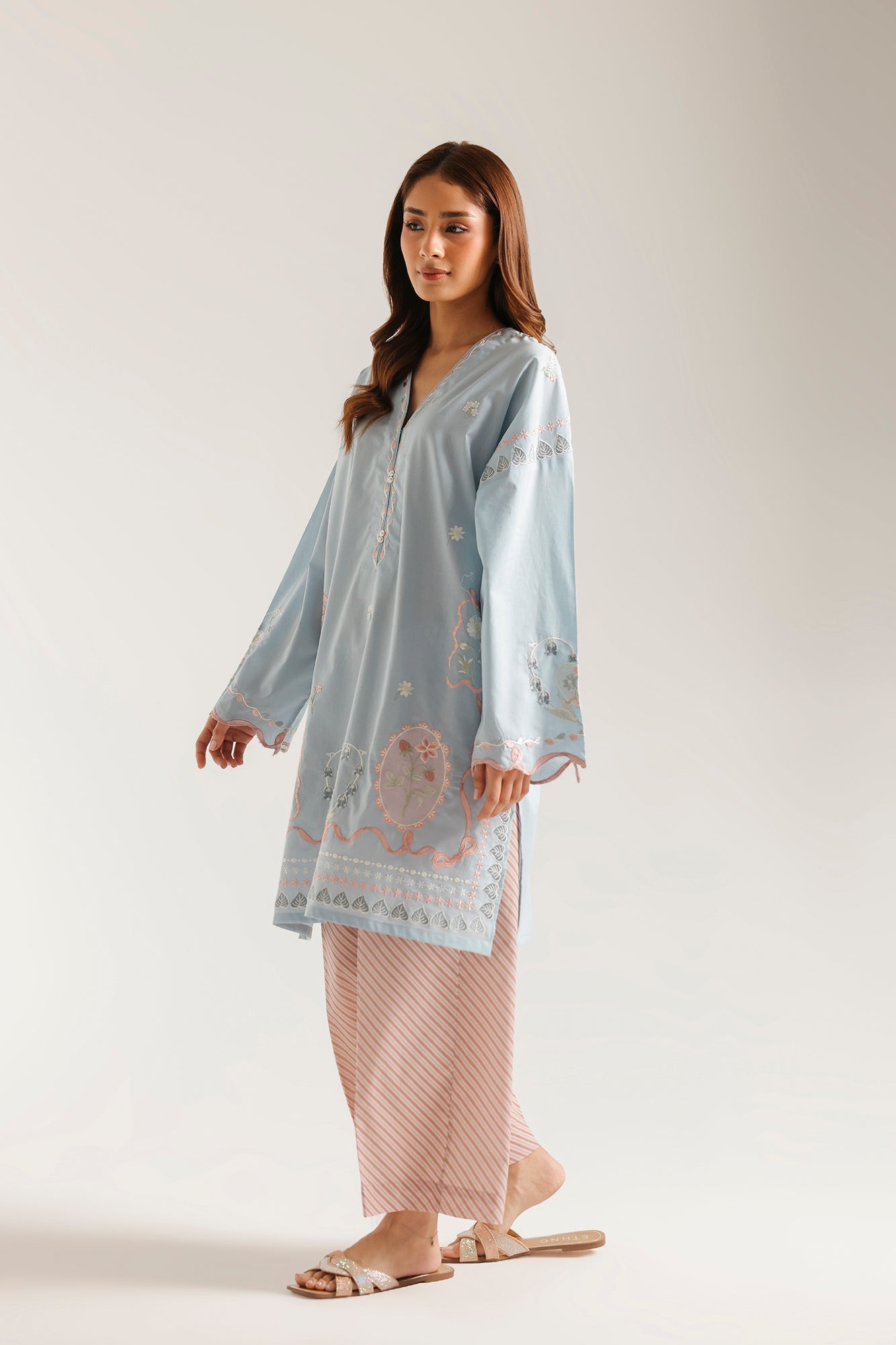 https://cdn.shopify.com/s/files/1/2290/7917/files/E8235-102-617_2.jpg?v=1781607613