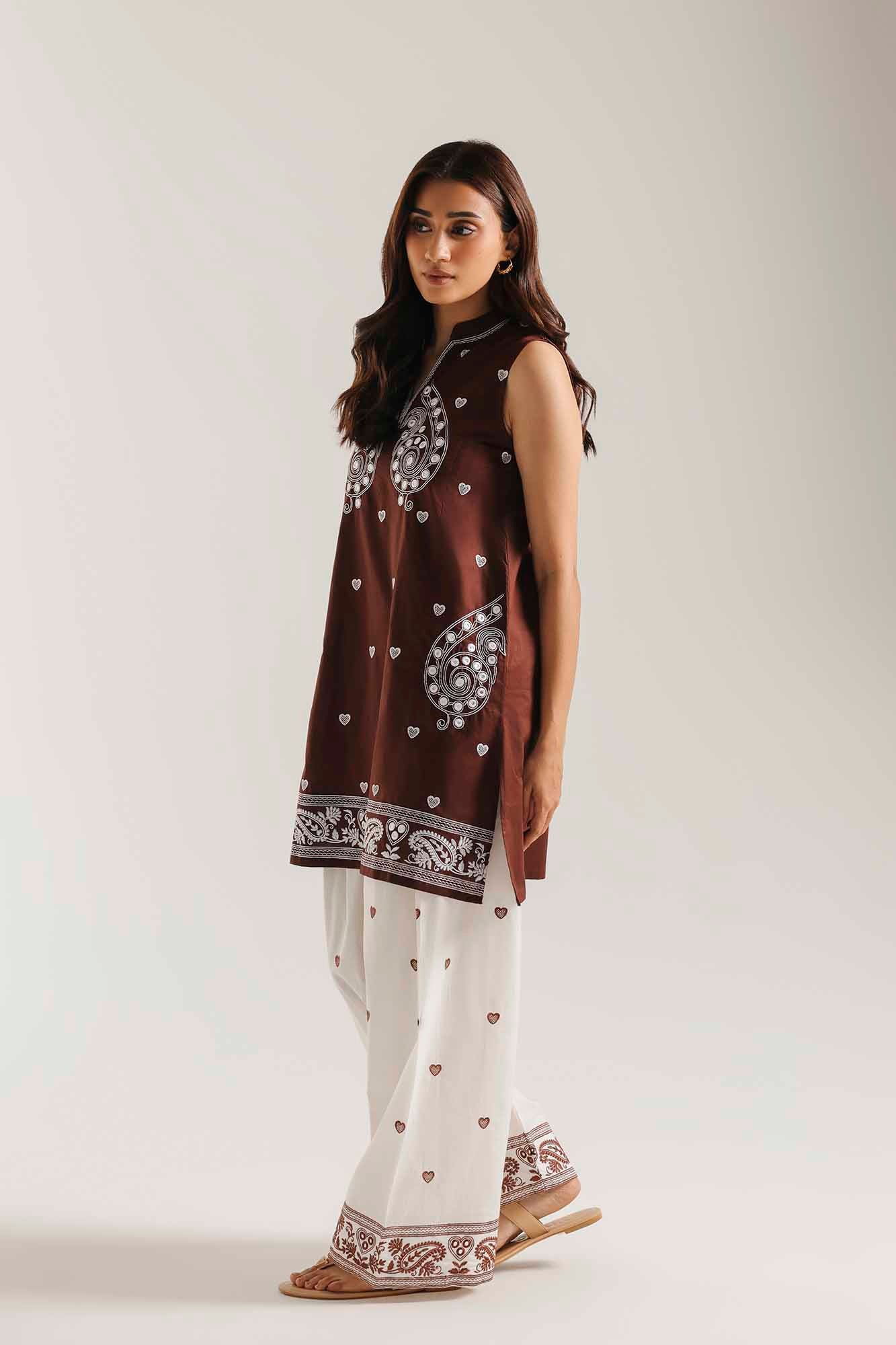 EMBROIDERED SUIT (E8431/102/317)