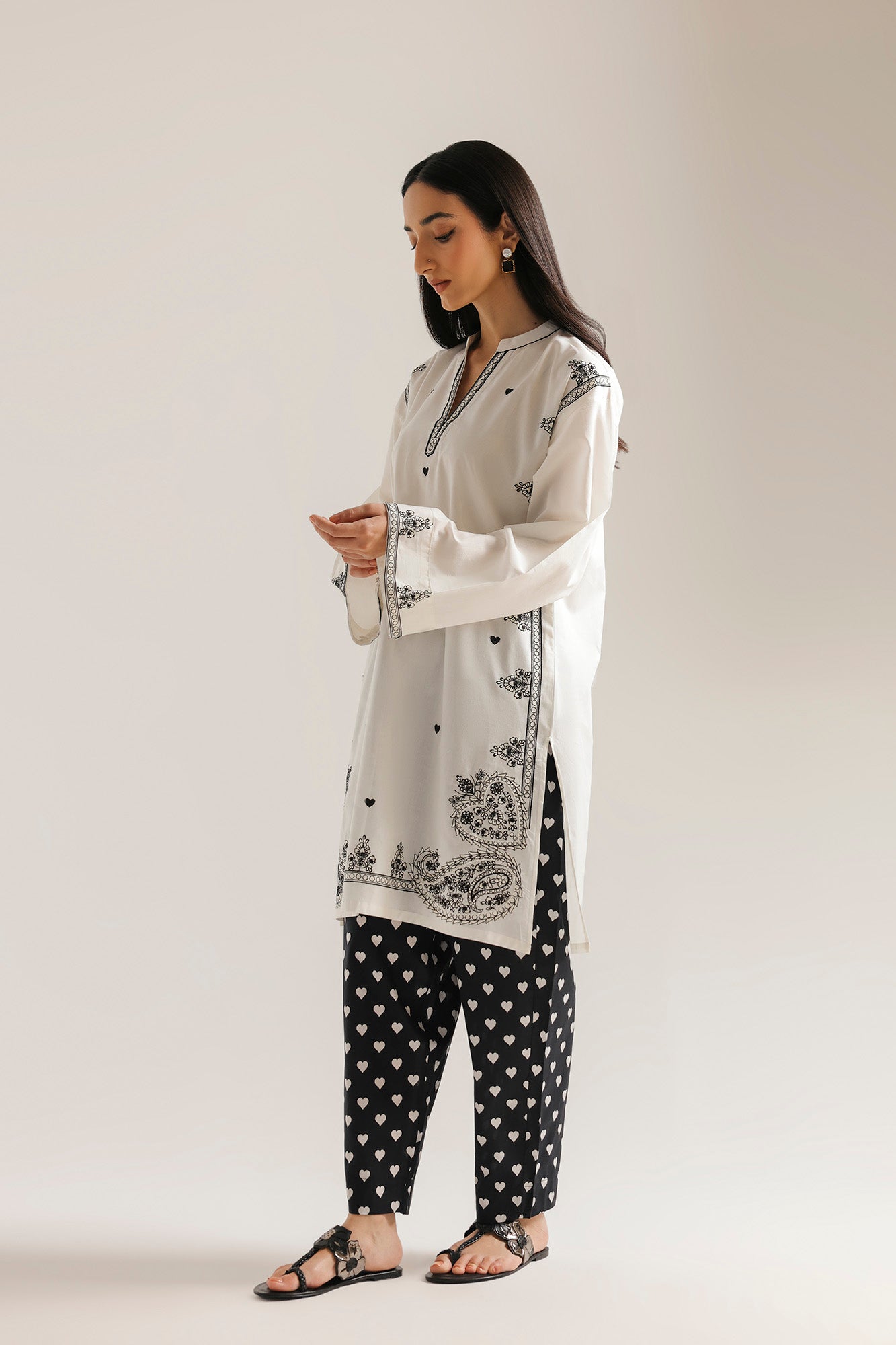 EMBROIDERED SUIT (E8434/102/005)