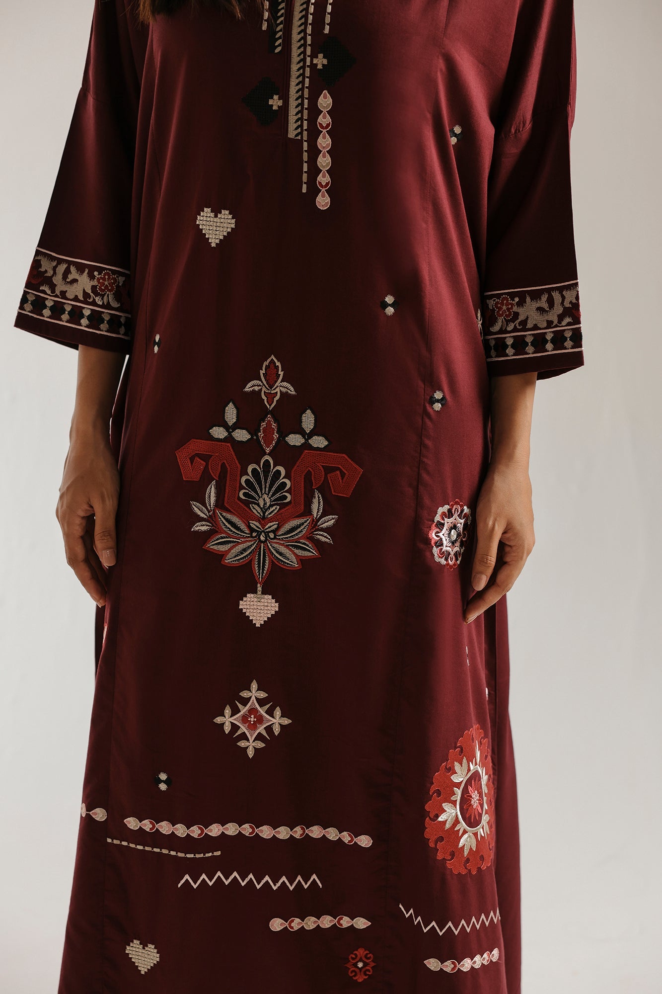 EMBROIDERED DRESS (E9214/102/403)
