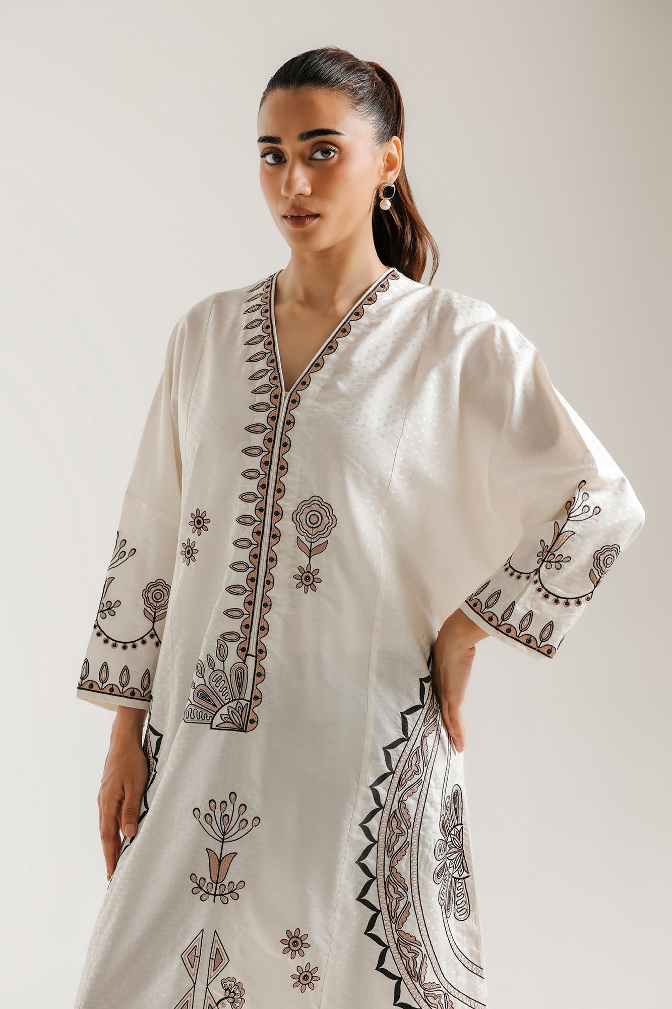EMBROIDERED DRESS (E9216/102/005)