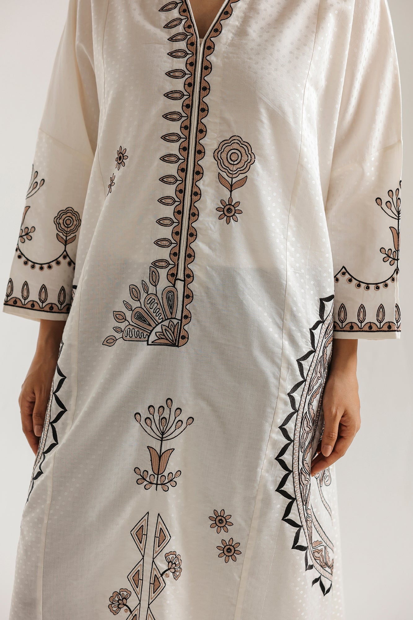 EMBROIDERED DRESS (E9216/102/005)