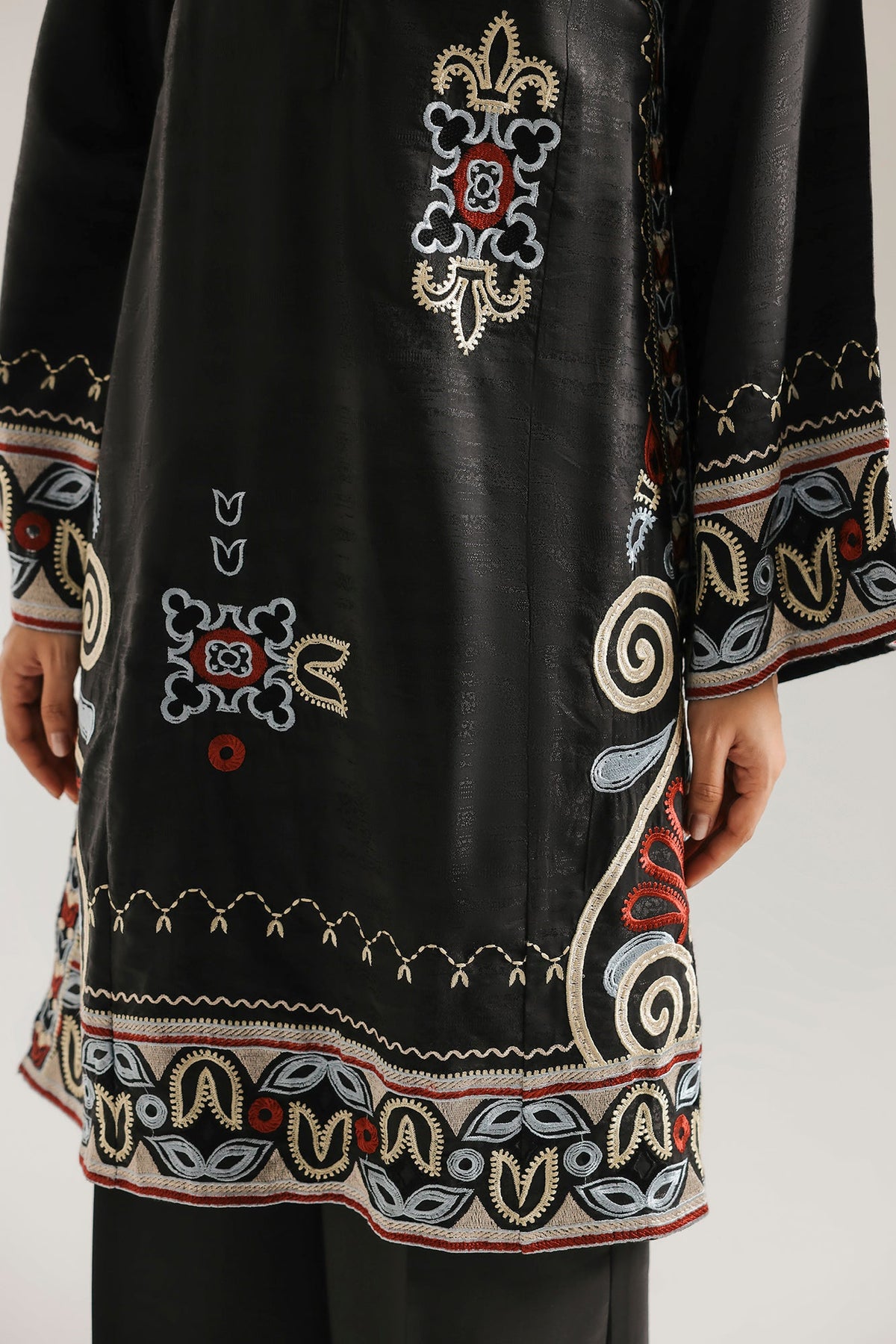 EMBROIDERED SUIT (E9218/102/902)